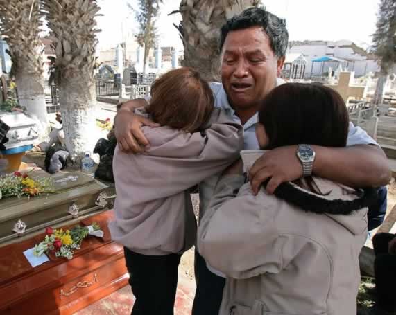 Huracanes tornados destrozos fotos imagenes fenomenos climaticos rayos truenos tormentas ojos investigaciones destrucciones argentina estados unidos mexico temporales www.wetherchannel.com pronosticos John Travolta,Nicholas Cage,Contracara,cirugias esteticas,rostro,lipoaspiraciones,medicina,cirujanos,operaciones,Maria Reich,Nazca,lineas,calendario astronomico,Peru,dibujos,astronomia,geometria,Bernd Teichert,mapas,Ana Mar&iacute;a Cogorno,ovnis,misterios,Cristobal Colon,Hernando,Diego,catedral Sevillana,Cartuja Pickman,Jos&eacute; Antonio Lorente,Granada,ADN;restos,Marcial Castro,antropologia,Republica Dominicana,www.egipto.com,Egipto,Keops,piramides,descubrimientos,Aton,Ankh,tumbas,sarcofacos,momias,embalsamamientos,Kefren,camaras secretas,Nefertiti,Amenofis,Nilo,inundaciones,Blade Runner,Ridley Scott, Richard Dawkins,Steven Pinker,Harrison Ford,Stephen Minger,Stanley Kubrick,Daryl Hanna,replicantes,androides,ciencia ficcion,Contactos,SHGb02+14a,proyecto SETI,Search for Extra Terrestial Intelligence,SETI@home,Robert Zemeckis,Jodie Foster,Dan Wertheimer,New Scientist,Arecibo,Puerto Rico,civilizaciones extraterrestres,Ma libert&eacute; de penser,Florent Pagny,Argentina,France,Patagonia,Argentine,Azucena Caama&ntilde;o,Savoir aimer,artistes,musique,musica,CD,cantores,ventas,compras,ranking,Paparazzi,Isabel Sartorius,Borbon,Ortiz Pati&ntilde;o,Vallejo Najera,Entrecanales,Mora Figueroa,Antonio Montero,Sainz Vicu&ntilde;a,Espa&ntilde;a,jet set,Mallorca,Ibiza,John Fitzgerald Kennedy,Lee Harvey Oswald,Vitaliy Fadeyev,Lawrence Berkeley,Carl Haber,Fidel Castro,Lyndon B. Johnson,Jackie,Onassis,Irma Roy,Carolina Papaleo,Osvaldo,diputada nacional,Congreso,Argentina,Raul Granillo Ocampo,politica,justicialismo,peronismo,cine,television,La Horqueta,San Isidro,que se vayan todos,diciembre 2001,2002,2003,2004,maria julia alsogaray,alvaros,,Roberto Mart&iacute;nez Medina,Maria Julia Alsogaray,Ra&uacute;l Granillo Ocampo,Jorge Rodr&iacute;guez,V&iacute;ctor Alderete,Claudia Bello,Angel Massa,Alfredo Yabran,Mario Pontaquarto,Nestor Carlos Kirchner,Cristina Elizabeth Fernandez,corrupcion,senado,general rodriguez,anibal,fernandez,alberto,fernando de la rua,ines pertine,eduardo duhalde,hilda chiche gonzalez,2000,2001,2002,2003,2004,Museos,www.louvre.fr,Leonardo Da Vinci,Gioconda,Mona Lisa,Italia,Francia,France,inventos,Italy,renacimiento,historia,cuadros,links,images,postcards,photos,fotos,imagenes,postales,pictures,historia,arqueologia,descubrimientos,culturales,agenda,infodiario,diario accion,buenos aires,argentina,Diario Accion de General Rodriguez, politica, actualidad, noticias e informacion, personalidades e instituciones, policiales, galerias de fotos; historia de General Rodriguez, sus origenes, edificios, estancias, habitos y costumbres, anecdotas, comercios e industrias, los fundadores, antiguas instituciones, fotos e imagenes; suplementos especiales: la crisis politica, economica y social de la Argentina, los acontecimientos de Diciembre de 2001, articulos y entrevistas; Emigracion: toda la informacion destinada a aquellos que desean emigrar, radicarse o estudiar en el exterior, visas, pasaportes, consejos, guias, informacion util, links; Trueque: novedades e informacion, links, estructura del trueque; el casamiento de Maxima Zorreguieta y el principe Guillermo Alejandro de Holanda; Guerra de Afganistan: galeria de imagenes e informacion sobre la primera guerra del siglo XXI; la guerra de Irak, Bagdad, Georges W. Bush, Saddam Husseim, el atentado a las torres Gemelas de Nueva York, las twin towers, el 11-s, y descripcion del hecho que conmovio al mundo; Empleo: consultoras, clasificados, agencias de empleo, consejos e informacion util, curriculum vitae, como confeccionarlos, noticias de actualidad; 
Los numeros de la crisis: Las consecuencias de la crisis politica, economica y social; estadisticas, pobreza, desnutricion, salud y asistencia; noticias regionales y provinciales, columnas y editoriales; informacion para negocios: pymes, links, empresas y negocios; Agenda Cultural con toda la informacion de cursos, universidades, talleres, escuelas y oportunidades, exposiciones de arte de la region; buscadores en Internet, Enlaces: links a los mejores sitios de educacion, cultura, arte, biografias, politica, interes general, web, Links del Diario Accion: RMS Titanic, su historia, su tragico viaje inaugural; historias, testimonios, documentos y articulos sobre el naufragio; links y sitios sobre el tema; la pelicula de Cameron, fotos e imagenes; suplementos especiales, Historia Argentina y de General Rodriguez, la llegada de la democracia en General Rodriguez, la asuncion de Juan Lumbreras como intendente en 1983, galeria de imagenes, sus palabras y los actos, su gabinete, festejos de la comunidad. Fundacion del pueblo de General Rodriguez, sus instituciones y personalidades relevantes, arquitectura y edificios, comercios e industrias, sus comienzos, estancias, inmigraciones italianas, espa&ntilde;olas, vascas e irlandesas, anecdotas y efemerides, sus hombres ilustres, el Hospital Vicente Lopez y Planes, su fundacion por las Damas de Beneficencia, el hundimiento del crucero General Belgrano, testimonios de ex combatientes y tripulantes, su comandante Hector Elias Bonzo, fotos e imagenes, recuerdos y homenajes, historia de la familia Bonzo de General Rodriguez, entrevistas y articulos periodisticos. La guerra de Malvinas en el Atlantico Sur, el conflicto belico con Gran Breta&ntilde;a de 1982, politicos relevantes, Benjamin Paez y Trueba, fotos antiguas de familias fundadoras, galerias de imagenes de pobladores, recorrida virtual por el antiguo General Rodriguez, el paso de la Infanta en 1910, historia de La Serenisima, la familia Mastellone, La Choza, Bernardo de Irigoyen, peronismo y radicalismo y muchisimo mas