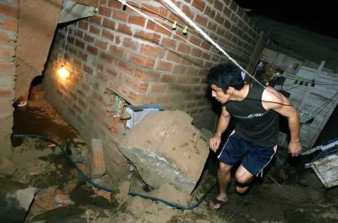 Huracanes tornados destrozos fotos imagenes fenomenos climaticos rayos truenos tormentas ojos investigaciones destrucciones argentina estados unidos mexico temporales www.wetherchannel.com pronosticos John Travolta,Nicholas Cage,Contracara,cirugias esteticas,rostro,lipoaspiraciones,medicina,cirujanos,operaciones,Maria Reich,Nazca,lineas,calendario astronomico,Peru,dibujos,astronomia,geometria,Bernd Teichert,mapas,Ana Mar&iacute;a Cogorno,ovnis,misterios,Cristobal Colon,Hernando,Diego,catedral Sevillana,Cartuja Pickman,Jos&eacute; Antonio Lorente,Granada,ADN;restos,Marcial Castro,antropologia,Republica Dominicana,www.egipto.com,Egipto,Keops,piramides,descubrimientos,Aton,Ankh,tumbas,sarcofacos,momias,embalsamamientos,Kefren,camaras secretas,Nefertiti,Amenofis,Nilo,inundaciones,Blade Runner,Ridley Scott, Richard Dawkins,Steven Pinker,Harrison Ford,Stephen Minger,Stanley Kubrick,Daryl Hanna,replicantes,androides,ciencia ficcion,Contactos,SHGb02+14a,proyecto SETI,Search for Extra Terrestial Intelligence,SETI@home,Robert Zemeckis,Jodie Foster,Dan Wertheimer,New Scientist,Arecibo,Puerto Rico,civilizaciones extraterrestres,Ma libert&eacute; de penser,Florent Pagny,Argentina,France,Patagonia,Argentine,Azucena Caama&ntilde;o,Savoir aimer,artistes,musique,musica,CD,cantores,ventas,compras,ranking,Paparazzi,Isabel Sartorius,Borbon,Ortiz Pati&ntilde;o,Vallejo Najera,Entrecanales,Mora Figueroa,Antonio Montero,Sainz Vicu&ntilde;a,Espa&ntilde;a,jet set,Mallorca,Ibiza,John Fitzgerald Kennedy,Lee Harvey Oswald,Vitaliy Fadeyev,Lawrence Berkeley,Carl Haber,Fidel Castro,Lyndon B. Johnson,Jackie,Onassis,Irma Roy,Carolina Papaleo,Osvaldo,diputada nacional,Congreso,Argentina,Raul Granillo Ocampo,politica,justicialismo,peronismo,cine,television,La Horqueta,San Isidro,que se vayan todos,diciembre 2001,2002,2003,2004,maria julia alsogaray,alvaros,,Roberto Mart&iacute;nez Medina,Maria Julia Alsogaray,Ra&uacute;l Granillo Ocampo,Jorge Rodr&iacute;guez,V&iacute;ctor Alderete,Claudia Bello,Angel Massa,Alfredo Yabran,Mario Pontaquarto,Nestor Carlos Kirchner,Cristina Elizabeth Fernandez,corrupcion,senado,general rodriguez,anibal,fernandez,alberto,fernando de la rua,ines pertine,eduardo duhalde,hilda chiche gonzalez,2000,2001,2002,2003,2004,Museos,www.louvre.fr,Leonardo Da Vinci,Gioconda,Mona Lisa,Italia,Francia,France,inventos,Italy,renacimiento,historia,cuadros,links,images,postcards,photos,fotos,imagenes,postales,pictures,historia,arqueologia,descubrimientos,culturales,agenda,infodiario,diario accion,buenos aires,argentina,Diario Accion de General Rodriguez, politica, actualidad, noticias e informacion, personalidades e instituciones, policiales, galerias de fotos; historia de General Rodriguez, sus origenes, edificios, estancias, habitos y costumbres, anecdotas, comercios e industrias, los fundadores, antiguas instituciones, fotos e imagenes; suplementos especiales: la crisis politica, economica y social de la Argentina, los acontecimientos de Diciembre de 2001, articulos y entrevistas; Emigracion: toda la informacion destinada a aquellos que desean emigrar, radicarse o estudiar en el exterior, visas, pasaportes, consejos, guias, informacion util, links; Trueque: novedades e informacion, links, estructura del trueque; el casamiento de Maxima Zorreguieta y el principe Guillermo Alejandro de Holanda; Guerra de Afganistan: galeria de imagenes e informacion sobre la primera guerra del siglo XXI; la guerra de Irak, Bagdad, Georges W. Bush, Saddam Husseim, el atentado a las torres Gemelas de Nueva York, las twin towers, el 11-s, y descripcion del hecho que conmovio al mundo; Empleo: consultoras, clasificados, agencias de empleo, consejos e informacion util, curriculum vitae, como confeccionarlos, noticias de actualidad; 
Los numeros de la crisis: Las consecuencias de la crisis politica, economica y social; estadisticas, pobreza, desnutricion, salud y asistencia; noticias regionales y provinciales, columnas y editoriales; informacion para negocios: pymes, links, empresas y negocios; Agenda Cultural con toda la informacion de cursos, universidades, talleres, escuelas y oportunidades, exposiciones de arte de la region; buscadores en Internet, Enlaces: links a los mejores sitios de educacion, cultura, arte, biografias, politica, interes general, web, Links del Diario Accion: RMS Titanic, su historia, su tragico viaje inaugural; historias, testimonios, documentos y articulos sobre el naufragio; links y sitios sobre el tema; la pelicula de Cameron, fotos e imagenes; suplementos especiales, Historia Argentina y de General Rodriguez, la llegada de la democracia en General Rodriguez, la asuncion de Juan Lumbreras como intendente en 1983, galeria de imagenes, sus palabras y los actos, su gabinete, festejos de la comunidad. Fundacion del pueblo de General Rodriguez, sus instituciones y personalidades relevantes, arquitectura y edificios, comercios e industrias, sus comienzos, estancias, inmigraciones italianas, espa&ntilde;olas, vascas e irlandesas, anecdotas y efemerides, sus hombres ilustres, el Hospital Vicente Lopez y Planes, su fundacion por las Damas de Beneficencia, el hundimiento del crucero General Belgrano, testimonios de ex combatientes y tripulantes, su comandante Hector Elias Bonzo, fotos e imagenes, recuerdos y homenajes, historia de la familia Bonzo de General Rodriguez, entrevistas y articulos periodisticos. La guerra de Malvinas en el Atlantico Sur, el conflicto belico con Gran Breta&ntilde;a de 1982, politicos relevantes, Benjamin Paez y Trueba, fotos antiguas de familias fundadoras, galerias de imagenes de pobladores, recorrida virtual por el antiguo General Rodriguez, el paso de la Infanta en 1910, historia de La Serenisima, la familia Mastellone, La Choza, Bernardo de Irigoyen, peronismo y radicalismo y muchisimo mas