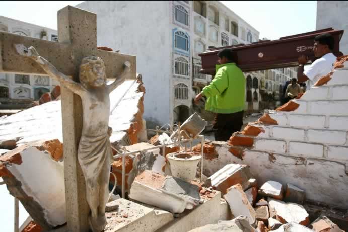 Huracanes tornados destrozos fotos imagenes fenomenos climaticos rayos truenos tormentas ojos investigaciones destrucciones argentina estados unidos mexico temporales www.wetherchannel.com pronosticos John Travolta,Nicholas Cage,Contracara,cirugias esteticas,rostro,lipoaspiraciones,medicina,cirujanos,operaciones,Maria Reich,Nazca,lineas,calendario astronomico,Peru,dibujos,astronomia,geometria,Bernd Teichert,mapas,Ana Mar&iacute;a Cogorno,ovnis,misterios,Cristobal Colon,Hernando,Diego,catedral Sevillana,Cartuja Pickman,Jos&eacute; Antonio Lorente,Granada,ADN;restos,Marcial Castro,antropologia,Republica Dominicana,www.egipto.com,Egipto,Keops,piramides,descubrimientos,Aton,Ankh,tumbas,sarcofacos,momias,embalsamamientos,Kefren,camaras secretas,Nefertiti,Amenofis,Nilo,inundaciones,Blade Runner,Ridley Scott, Richard Dawkins,Steven Pinker,Harrison Ford,Stephen Minger,Stanley Kubrick,Daryl Hanna,replicantes,androides,ciencia ficcion,Contactos,SHGb02+14a,proyecto SETI,Search for Extra Terrestial Intelligence,SETI@home,Robert Zemeckis,Jodie Foster,Dan Wertheimer,New Scientist,Arecibo,Puerto Rico,civilizaciones extraterrestres,Ma libert&eacute; de penser,Florent Pagny,Argentina,France,Patagonia,Argentine,Azucena Caama&ntilde;o,Savoir aimer,artistes,musique,musica,CD,cantores,ventas,compras,ranking,Paparazzi,Isabel Sartorius,Borbon,Ortiz Pati&ntilde;o,Vallejo Najera,Entrecanales,Mora Figueroa,Antonio Montero,Sainz Vicu&ntilde;a,Espa&ntilde;a,jet set,Mallorca,Ibiza,John Fitzgerald Kennedy,Lee Harvey Oswald,Vitaliy Fadeyev,Lawrence Berkeley,Carl Haber,Fidel Castro,Lyndon B. Johnson,Jackie,Onassis,Irma Roy,Carolina Papaleo,Osvaldo,diputada nacional,Congreso,Argentina,Raul Granillo Ocampo,politica,justicialismo,peronismo,cine,television,La Horqueta,San Isidro,que se vayan todos,diciembre 2001,2002,2003,2004,maria julia alsogaray,alvaros,,Roberto Mart&iacute;nez Medina,Maria Julia Alsogaray,Ra&uacute;l Granillo Ocampo,Jorge Rodr&iacute;guez,V&iacute;ctor Alderete,Claudia Bello,Angel Massa,Alfredo Yabran,Mario Pontaquarto,Nestor Carlos Kirchner,Cristina Elizabeth Fernandez,corrupcion,senado,general rodriguez,anibal,fernandez,alberto,fernando de la rua,ines pertine,eduardo duhalde,hilda chiche gonzalez,2000,2001,2002,2003,2004,Museos,www.louvre.fr,Leonardo Da Vinci,Gioconda,Mona Lisa,Italia,Francia,France,inventos,Italy,renacimiento,historia,cuadros,links,images,postcards,photos,fotos,imagenes,postales,pictures,historia,arqueologia,descubrimientos,culturales,agenda,infodiario,diario accion,buenos aires,argentina,Diario Accion de General Rodriguez, politica, actualidad, noticias e informacion, personalidades e instituciones, policiales, galerias de fotos; historia de General Rodriguez, sus origenes, edificios, estancias, habitos y costumbres, anecdotas, comercios e industrias, los fundadores, antiguas instituciones, fotos e imagenes; suplementos especiales: la crisis politica, economica y social de la Argentina, los acontecimientos de Diciembre de 2001, articulos y entrevistas; Emigracion: toda la informacion destinada a aquellos que desean emigrar, radicarse o estudiar en el exterior, visas, pasaportes, consejos, guias, informacion util, links; Trueque: novedades e informacion, links, estructura del trueque; el casamiento de Maxima Zorreguieta y el principe Guillermo Alejandro de Holanda; Guerra de Afganistan: galeria de imagenes e informacion sobre la primera guerra del siglo XXI; la guerra de Irak, Bagdad, Georges W. Bush, Saddam Husseim, el atentado a las torres Gemelas de Nueva York, las twin towers, el 11-s, y descripcion del hecho que conmovio al mundo; Empleo: consultoras, clasificados, agencias de empleo, consejos e informacion util, curriculum vitae, como confeccionarlos, noticias de actualidad; 
Los numeros de la crisis: Las consecuencias de la crisis politica, economica y social; estadisticas, pobreza, desnutricion, salud y asistencia; noticias regionales y provinciales, columnas y editoriales; informacion para negocios: pymes, links, empresas y negocios; Agenda Cultural con toda la informacion de cursos, universidades, talleres, escuelas y oportunidades, exposiciones de arte de la region; buscadores en Internet, Enlaces: links a los mejores sitios de educacion, cultura, arte, biografias, politica, interes general, web, Links del Diario Accion: RMS Titanic, su historia, su tragico viaje inaugural; historias, testimonios, documentos y articulos sobre el naufragio; links y sitios sobre el tema; la pelicula de Cameron, fotos e imagenes; suplementos especiales, Historia Argentina y de General Rodriguez, la llegada de la democracia en General Rodriguez, la asuncion de Juan Lumbreras como intendente en 1983, galeria de imagenes, sus palabras y los actos, su gabinete, festejos de la comunidad. Fundacion del pueblo de General Rodriguez, sus instituciones y personalidades relevantes, arquitectura y edificios, comercios e industrias, sus comienzos, estancias, inmigraciones italianas, espa&ntilde;olas, vascas e irlandesas, anecdotas y efemerides, sus hombres ilustres, el Hospital Vicente Lopez y Planes, su fundacion por las Damas de Beneficencia, el hundimiento del crucero General Belgrano, testimonios de ex combatientes y tripulantes, su comandante Hector Elias Bonzo, fotos e imagenes, recuerdos y homenajes, historia de la familia Bonzo de General Rodriguez, entrevistas y articulos periodisticos. La guerra de Malvinas en el Atlantico Sur, el conflicto belico con Gran Breta&ntilde;a de 1982, politicos relevantes, Benjamin Paez y Trueba, fotos antiguas de familias fundadoras, galerias de imagenes de pobladores, recorrida virtual por el antiguo General Rodriguez, el paso de la Infanta en 1910, historia de La Serenisima, la familia Mastellone, La Choza, Bernardo de Irigoyen, peronismo y radicalismo y muchisimo mas