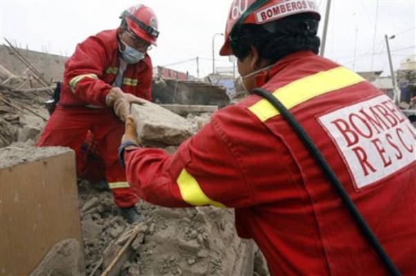 Huracanes tornados destrozos fotos imagenes fenomenos climaticos rayos truenos tormentas ojos investigaciones destrucciones argentina estados unidos mexico temporales www.wetherchannel.com pronosticos John Travolta,Nicholas Cage,Contracara,cirugias esteticas,rostro,lipoaspiraciones,medicina,cirujanos,operaciones,Maria Reich,Nazca,lineas,calendario astronomico,Peru,dibujos,astronomia,geometria,Bernd Teichert,mapas,Ana Mar&iacute;a Cogorno,ovnis,misterios,Cristobal Colon,Hernando,Diego,catedral Sevillana,Cartuja Pickman,Jos&eacute; Antonio Lorente,Granada,ADN;restos,Marcial Castro,antropologia,Republica Dominicana,www.egipto.com,Egipto,Keops,piramides,descubrimientos,Aton,Ankh,tumbas,sarcofacos,momias,embalsamamientos,Kefren,camaras secretas,Nefertiti,Amenofis,Nilo,inundaciones,Blade Runner,Ridley Scott, Richard Dawkins,Steven Pinker,Harrison Ford,Stephen Minger,Stanley Kubrick,Daryl Hanna,replicantes,androides,ciencia ficcion,Contactos,SHGb02+14a,proyecto SETI,Search for Extra Terrestial Intelligence,SETI@home,Robert Zemeckis,Jodie Foster,Dan Wertheimer,New Scientist,Arecibo,Puerto Rico,civilizaciones extraterrestres,Ma libert&eacute; de penser,Florent Pagny,Argentina,France,Patagonia,Argentine,Azucena Caama&ntilde;o,Savoir aimer,artistes,musique,musica,CD,cantores,ventas,compras,ranking,Paparazzi,Isabel Sartorius,Borbon,Ortiz Pati&ntilde;o,Vallejo Najera,Entrecanales,Mora Figueroa,Antonio Montero,Sainz Vicu&ntilde;a,Espa&ntilde;a,jet set,Mallorca,Ibiza,John Fitzgerald Kennedy,Lee Harvey Oswald,Vitaliy Fadeyev,Lawrence Berkeley,Carl Haber,Fidel Castro,Lyndon B. Johnson,Jackie,Onassis,Irma Roy,Carolina Papaleo,Osvaldo,diputada nacional,Congreso,Argentina,Raul Granillo Ocampo,politica,justicialismo,peronismo,cine,television,La Horqueta,San Isidro,que se vayan todos,diciembre 2001,2002,2003,2004,maria julia alsogaray,alvaros,,Roberto Mart&iacute;nez Medina,Maria Julia Alsogaray,Ra&uacute;l Granillo Ocampo,Jorge Rodr&iacute;guez,V&iacute;ctor Alderete,Claudia Bello,Angel Massa,Alfredo Yabran,Mario Pontaquarto,Nestor Carlos Kirchner,Cristina Elizabeth Fernandez,corrupcion,senado,general rodriguez,anibal,fernandez,alberto,fernando de la rua,ines pertine,eduardo duhalde,hilda chiche gonzalez,2000,2001,2002,2003,2004,Museos,www.louvre.fr,Leonardo Da Vinci,Gioconda,Mona Lisa,Italia,Francia,France,inventos,Italy,renacimiento,historia,cuadros,links,images,postcards,photos,fotos,imagenes,postales,pictures,historia,arqueologia,descubrimientos,culturales,agenda,infodiario,diario accion,buenos aires,argentina,Diario Accion de General Rodriguez, politica, actualidad, noticias e informacion, personalidades e instituciones, policiales, galerias de fotos; historia de General Rodriguez, sus origenes, edificios, estancias, habitos y costumbres, anecdotas, comercios e industrias, los fundadores, antiguas instituciones, fotos e imagenes; suplementos especiales: la crisis politica, economica y social de la Argentina, los acontecimientos de Diciembre de 2001, articulos y entrevistas; Emigracion: toda la informacion destinada a aquellos que desean emigrar, radicarse o estudiar en el exterior, visas, pasaportes, consejos, guias, informacion util, links; Trueque: novedades e informacion, links, estructura del trueque; el casamiento de Maxima Zorreguieta y el principe Guillermo Alejandro de Holanda; Guerra de Afganistan: galeria de imagenes e informacion sobre la primera guerra del siglo XXI; la guerra de Irak, Bagdad, Georges W. Bush, Saddam Husseim, el atentado a las torres Gemelas de Nueva York, las twin towers, el 11-s, y descripcion del hecho que conmovio al mundo; Empleo: consultoras, clasificados, agencias de empleo, consejos e informacion util, curriculum vitae, como confeccionarlos, noticias de actualidad; 
Los numeros de la crisis: Las consecuencias de la crisis politica, economica y social; estadisticas, pobreza, desnutricion, salud y asistencia; noticias regionales y provinciales, columnas y editoriales; informacion para negocios: pymes, links, empresas y negocios; Agenda Cultural con toda la informacion de cursos, universidades, talleres, escuelas y oportunidades, exposiciones de arte de la region; buscadores en Internet, Enlaces: links a los mejores sitios de educacion, cultura, arte, biografias, politica, interes general, web, Links del Diario Accion: RMS Titanic, su historia, su tragico viaje inaugural; historias, testimonios, documentos y articulos sobre el naufragio; links y sitios sobre el tema; la pelicula de Cameron, fotos e imagenes; suplementos especiales, Historia Argentina y de General Rodriguez, la llegada de la democracia en General Rodriguez, la asuncion de Juan Lumbreras como intendente en 1983, galeria de imagenes, sus palabras y los actos, su gabinete, festejos de la comunidad. Fundacion del pueblo de General Rodriguez, sus instituciones y personalidades relevantes, arquitectura y edificios, comercios e industrias, sus comienzos, estancias, inmigraciones italianas, espa&ntilde;olas, vascas e irlandesas, anecdotas y efemerides, sus hombres ilustres, el Hospital Vicente Lopez y Planes, su fundacion por las Damas de Beneficencia, el hundimiento del crucero General Belgrano, testimonios de ex combatientes y tripulantes, su comandante Hector Elias Bonzo, fotos e imagenes, recuerdos y homenajes, historia de la familia Bonzo de General Rodriguez, entrevistas y articulos periodisticos. La guerra de Malvinas en el Atlantico Sur, el conflicto belico con Gran Breta&ntilde;a de 1982, politicos relevantes, Benjamin Paez y Trueba, fotos antiguas de familias fundadoras, galerias de imagenes de pobladores, recorrida virtual por el antiguo General Rodriguez, el paso de la Infanta en 1910, historia de La Serenisima, la familia Mastellone, La Choza, Bernardo de Irigoyen, peronismo y radicalismo y muchisimo mas