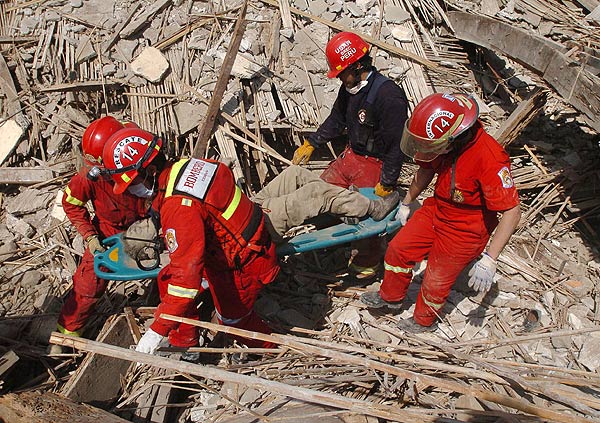Huracanes tornados destrozos fotos imagenes fenomenos climaticos rayos truenos tormentas ojos investigaciones destrucciones argentina estados unidos mexico temporales www.wetherchannel.com pronosticos John Travolta,Nicholas Cage,Contracara,cirugias esteticas,rostro,lipoaspiraciones,medicina,cirujanos,operaciones,Maria Reich,Nazca,lineas,calendario astronomico,Peru,dibujos,astronomia,geometria,Bernd Teichert,mapas,Ana Mar&iacute;a Cogorno,ovnis,misterios,Cristobal Colon,Hernando,Diego,catedral Sevillana,Cartuja Pickman,Jos&eacute; Antonio Lorente,Granada,ADN;restos,Marcial Castro,antropologia,Republica Dominicana,www.egipto.com,Egipto,Keops,piramides,descubrimientos,Aton,Ankh,tumbas,sarcofacos,momias,embalsamamientos,Kefren,camaras secretas,Nefertiti,Amenofis,Nilo,inundaciones,Blade Runner,Ridley Scott, Richard Dawkins,Steven Pinker,Harrison Ford,Stephen Minger,Stanley Kubrick,Daryl Hanna,replicantes,androides,ciencia ficcion,Contactos,SHGb02+14a,proyecto SETI,Search for Extra Terrestial Intelligence,SETI@home,Robert Zemeckis,Jodie Foster,Dan Wertheimer,New Scientist,Arecibo,Puerto Rico,civilizaciones extraterrestres,Ma libert&eacute; de penser,Florent Pagny,Argentina,France,Patagonia,Argentine,Azucena Caama&ntilde;o,Savoir aimer,artistes,musique,musica,CD,cantores,ventas,compras,ranking,Paparazzi,Isabel Sartorius,Borbon,Ortiz Pati&ntilde;o,Vallejo Najera,Entrecanales,Mora Figueroa,Antonio Montero,Sainz Vicu&ntilde;a,Espa&ntilde;a,jet set,Mallorca,Ibiza,John Fitzgerald Kennedy,Lee Harvey Oswald,Vitaliy Fadeyev,Lawrence Berkeley,Carl Haber,Fidel Castro,Lyndon B. Johnson,Jackie,Onassis,Irma Roy,Carolina Papaleo,Osvaldo,diputada nacional,Congreso,Argentina,Raul Granillo Ocampo,politica,justicialismo,peronismo,cine,television,La Horqueta,San Isidro,que se vayan todos,diciembre 2001,2002,2003,2004,maria julia alsogaray,alvaros,,Roberto Mart&iacute;nez Medina,Maria Julia Alsogaray,Ra&uacute;l Granillo Ocampo,Jorge Rodr&iacute;guez,V&iacute;ctor Alderete,Claudia Bello,Angel Massa,Alfredo Yabran,Mario Pontaquarto,Nestor Carlos Kirchner,Cristina Elizabeth Fernandez,corrupcion,senado,general rodriguez,anibal,fernandez,alberto,fernando de la rua,ines pertine,eduardo duhalde,hilda chiche gonzalez,2000,2001,2002,2003,2004,Museos,www.louvre.fr,Leonardo Da Vinci,Gioconda,Mona Lisa,Italia,Francia,France,inventos,Italy,renacimiento,historia,cuadros,links,images,postcards,photos,fotos,imagenes,postales,pictures,historia,arqueologia,descubrimientos,culturales,agenda,infodiario,diario accion,buenos aires,argentina,Diario Accion de General Rodriguez, politica, actualidad, noticias e informacion, personalidades e instituciones, policiales, galerias de fotos; historia de General Rodriguez, sus origenes, edificios, estancias, habitos y costumbres, anecdotas, comercios e industrias, los fundadores, antiguas instituciones, fotos e imagenes; suplementos especiales: la crisis politica, economica y social de la Argentina, los acontecimientos de Diciembre de 2001, articulos y entrevistas; Emigracion: toda la informacion destinada a aquellos que desean emigrar, radicarse o estudiar en el exterior, visas, pasaportes, consejos, guias, informacion util, links; Trueque: novedades e informacion, links, estructura del trueque; el casamiento de Maxima Zorreguieta y el principe Guillermo Alejandro de Holanda; Guerra de Afganistan: galeria de imagenes e informacion sobre la primera guerra del siglo XXI; la guerra de Irak, Bagdad, Georges W. Bush, Saddam Husseim, el atentado a las torres Gemelas de Nueva York, las twin towers, el 11-s, y descripcion del hecho que conmovio al mundo; Empleo: consultoras, clasificados, agencias de empleo, consejos e informacion util, curriculum vitae, como confeccionarlos, noticias de actualidad; 
Los numeros de la crisis: Las consecuencias de la crisis politica, economica y social; estadisticas, pobreza, desnutricion, salud y asistencia; noticias regionales y provinciales, columnas y editoriales; informacion para negocios: pymes, links, empresas y negocios; Agenda Cultural con toda la informacion de cursos, universidades, talleres, escuelas y oportunidades, exposiciones de arte de la region; buscadores en Internet, Enlaces: links a los mejores sitios de educacion, cultura, arte, biografias, politica, interes general, web, Links del Diario Accion: RMS Titanic, su historia, su tragico viaje inaugural; historias, testimonios, documentos y articulos sobre el naufragio; links y sitios sobre el tema; la pelicula de Cameron, fotos e imagenes; suplementos especiales, Historia Argentina y de General Rodriguez, la llegada de la democracia en General Rodriguez, la asuncion de Juan Lumbreras como intendente en 1983, galeria de imagenes, sus palabras y los actos, su gabinete, festejos de la comunidad. Fundacion del pueblo de General Rodriguez, sus instituciones y personalidades relevantes, arquitectura y edificios, comercios e industrias, sus comienzos, estancias, inmigraciones italianas, espa&ntilde;olas, vascas e irlandesas, anecdotas y efemerides, sus hombres ilustres, el Hospital Vicente Lopez y Planes, su fundacion por las Damas de Beneficencia, el hundimiento del crucero General Belgrano, testimonios de ex combatientes y tripulantes, su comandante Hector Elias Bonzo, fotos e imagenes, recuerdos y homenajes, historia de la familia Bonzo de General Rodriguez, entrevistas y articulos periodisticos. La guerra de Malvinas en el Atlantico Sur, el conflicto belico con Gran Breta&ntilde;a de 1982, politicos relevantes, Benjamin Paez y Trueba, fotos antiguas de familias fundadoras, galerias de imagenes de pobladores, recorrida virtual por el antiguo General Rodriguez, el paso de la Infanta en 1910, historia de La Serenisima, la familia Mastellone, La Choza, Bernardo de Irigoyen, peronismo y radicalismo y muchisimo mas