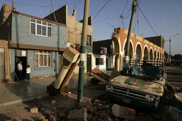 Huracanes tornados destrozos fotos imagenes fenomenos climaticos rayos truenos tormentas ojos investigaciones destrucciones argentina estados unidos mexico temporales www.wetherchannel.com pronosticos John Travolta,Nicholas Cage,Contracara,cirugias esteticas,rostro,lipoaspiraciones,medicina,cirujanos,operaciones,Maria Reich,Nazca,lineas,calendario astronomico,Peru,dibujos,astronomia,geometria,Bernd Teichert,mapas,Ana Mar&iacute;a Cogorno,ovnis,misterios,Cristobal Colon,Hernando,Diego,catedral Sevillana,Cartuja Pickman,Jos&eacute; Antonio Lorente,Granada,ADN;restos,Marcial Castro,antropologia,Republica Dominicana,www.egipto.com,Egipto,Keops,piramides,descubrimientos,Aton,Ankh,tumbas,sarcofacos,momias,embalsamamientos,Kefren,camaras secretas,Nefertiti,Amenofis,Nilo,inundaciones,Blade Runner,Ridley Scott, Richard Dawkins,Steven Pinker,Harrison Ford,Stephen Minger,Stanley Kubrick,Daryl Hanna,replicantes,androides,ciencia ficcion,Contactos,SHGb02+14a,proyecto SETI,Search for Extra Terrestial Intelligence,SETI@home,Robert Zemeckis,Jodie Foster,Dan Wertheimer,New Scientist,Arecibo,Puerto Rico,civilizaciones extraterrestres,Ma libert&eacute; de penser,Florent Pagny,Argentina,France,Patagonia,Argentine,Azucena Caama&ntilde;o,Savoir aimer,artistes,musique,musica,CD,cantores,ventas,compras,ranking,Paparazzi,Isabel Sartorius,Borbon,Ortiz Pati&ntilde;o,Vallejo Najera,Entrecanales,Mora Figueroa,Antonio Montero,Sainz Vicu&ntilde;a,Espa&ntilde;a,jet set,Mallorca,Ibiza,John Fitzgerald Kennedy,Lee Harvey Oswald,Vitaliy Fadeyev,Lawrence Berkeley,Carl Haber,Fidel Castro,Lyndon B. Johnson,Jackie,Onassis,Irma Roy,Carolina Papaleo,Osvaldo,diputada nacional,Congreso,Argentina,Raul Granillo Ocampo,politica,justicialismo,peronismo,cine,television,La Horqueta,San Isidro,que se vayan todos,diciembre 2001,2002,2003,2004,maria julia alsogaray,alvaros,,Roberto Mart&iacute;nez Medina,Maria Julia Alsogaray,Ra&uacute;l Granillo Ocampo,Jorge Rodr&iacute;guez,V&iacute;ctor Alderete,Claudia Bello,Angel Massa,Alfredo Yabran,Mario Pontaquarto,Nestor Carlos Kirchner,Cristina Elizabeth Fernandez,corrupcion,senado,general rodriguez,anibal,fernandez,alberto,fernando de la rua,ines pertine,eduardo duhalde,hilda chiche gonzalez,2000,2001,2002,2003,2004,Museos,www.louvre.fr,Leonardo Da Vinci,Gioconda,Mona Lisa,Italia,Francia,France,inventos,Italy,renacimiento,historia,cuadros,links,images,postcards,photos,fotos,imagenes,postales,pictures,historia,arqueologia,descubrimientos,culturales,agenda,infodiario,diario accion,buenos aires,argentina,Diario Accion de General Rodriguez, politica, actualidad, noticias e informacion, personalidades e instituciones, policiales, galerias de fotos; historia de General Rodriguez, sus origenes, edificios, estancias, habitos y costumbres, anecdotas, comercios e industrias, los fundadores, antiguas instituciones, fotos e imagenes; suplementos especiales: la crisis politica, economica y social de la Argentina, los acontecimientos de Diciembre de 2001, articulos y entrevistas; Emigracion: toda la informacion destinada a aquellos que desean emigrar, radicarse o estudiar en el exterior, visas, pasaportes, consejos, guias, informacion util, links; Trueque: novedades e informacion, links, estructura del trueque; el casamiento de Maxima Zorreguieta y el principe Guillermo Alejandro de Holanda; Guerra de Afganistan: galeria de imagenes e informacion sobre la primera guerra del siglo XXI; la guerra de Irak, Bagdad, Georges W. Bush, Saddam Husseim, el atentado a las torres Gemelas de Nueva York, las twin towers, el 11-s, y descripcion del hecho que conmovio al mundo; Empleo: consultoras, clasificados, agencias de empleo, consejos e informacion util, curriculum vitae, como confeccionarlos, noticias de actualidad; 
Los numeros de la crisis: Las consecuencias de la crisis politica, economica y social; estadisticas, pobreza, desnutricion, salud y asistencia; noticias regionales y provinciales, columnas y editoriales; informacion para negocios: pymes, links, empresas y negocios; Agenda Cultural con toda la informacion de cursos, universidades, talleres, escuelas y oportunidades, exposiciones de arte de la region; buscadores en Internet, Enlaces: links a los mejores sitios de educacion, cultura, arte, biografias, politica, interes general, web, Links del Diario Accion: RMS Titanic, su historia, su tragico viaje inaugural; historias, testimonios, documentos y articulos sobre el naufragio; links y sitios sobre el tema; la pelicula de Cameron, fotos e imagenes; suplementos especiales, Historia Argentina y de General Rodriguez, la llegada de la democracia en General Rodriguez, la asuncion de Juan Lumbreras como intendente en 1983, galeria de imagenes, sus palabras y los actos, su gabinete, festejos de la comunidad. Fundacion del pueblo de General Rodriguez, sus instituciones y personalidades relevantes, arquitectura y edificios, comercios e industrias, sus comienzos, estancias, inmigraciones italianas, espa&ntilde;olas, vascas e irlandesas, anecdotas y efemerides, sus hombres ilustres, el Hospital Vicente Lopez y Planes, su fundacion por las Damas de Beneficencia, el hundimiento del crucero General Belgrano, testimonios de ex combatientes y tripulantes, su comandante Hector Elias Bonzo, fotos e imagenes, recuerdos y homenajes, historia de la familia Bonzo de General Rodriguez, entrevistas y articulos periodisticos. La guerra de Malvinas en el Atlantico Sur, el conflicto belico con Gran Breta&ntilde;a de 1982, politicos relevantes, Benjamin Paez y Trueba, fotos antiguas de familias fundadoras, galerias de imagenes de pobladores, recorrida virtual por el antiguo General Rodriguez, el paso de la Infanta en 1910, historia de La Serenisima, la familia Mastellone, La Choza, Bernardo de Irigoyen, peronismo y radicalismo y muchisimo mas