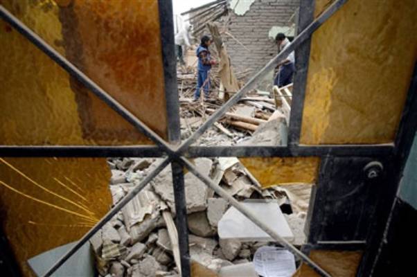 Huracanes tornados destrozos fotos imagenes fenomenos climaticos rayos truenos tormentas ojos investigaciones destrucciones argentina estados unidos mexico temporales www.wetherchannel.com pronosticos John Travolta,Nicholas Cage,Contracara,cirugias esteticas,rostro,lipoaspiraciones,medicina,cirujanos,operaciones,Maria Reich,Nazca,lineas,calendario astronomico,Peru,dibujos,astronomia,geometria,Bernd Teichert,mapas,Ana Mar&iacute;a Cogorno,ovnis,misterios,Cristobal Colon,Hernando,Diego,catedral Sevillana,Cartuja Pickman,Jos&eacute; Antonio Lorente,Granada,ADN;restos,Marcial Castro,antropologia,Republica Dominicana,www.egipto.com,Egipto,Keops,piramides,descubrimientos,Aton,Ankh,tumbas,sarcofacos,momias,embalsamamientos,Kefren,camaras secretas,Nefertiti,Amenofis,Nilo,inundaciones,Blade Runner,Ridley Scott, Richard Dawkins,Steven Pinker,Harrison Ford,Stephen Minger,Stanley Kubrick,Daryl Hanna,replicantes,androides,ciencia ficcion,Contactos,SHGb02+14a,proyecto SETI,Search for Extra Terrestial Intelligence,SETI@home,Robert Zemeckis,Jodie Foster,Dan Wertheimer,New Scientist,Arecibo,Puerto Rico,civilizaciones extraterrestres,Ma libert&eacute; de penser,Florent Pagny,Argentina,France,Patagonia,Argentine,Azucena Caama&ntilde;o,Savoir aimer,artistes,musique,musica,CD,cantores,ventas,compras,ranking,Paparazzi,Isabel Sartorius,Borbon,Ortiz Pati&ntilde;o,Vallejo Najera,Entrecanales,Mora Figueroa,Antonio Montero,Sainz Vicu&ntilde;a,Espa&ntilde;a,jet set,Mallorca,Ibiza,John Fitzgerald Kennedy,Lee Harvey Oswald,Vitaliy Fadeyev,Lawrence Berkeley,Carl Haber,Fidel Castro,Lyndon B. Johnson,Jackie,Onassis,Irma Roy,Carolina Papaleo,Osvaldo,diputada nacional,Congreso,Argentina,Raul Granillo Ocampo,politica,justicialismo,peronismo,cine,television,La Horqueta,San Isidro,que se vayan todos,diciembre 2001,2002,2003,2004,maria julia alsogaray,alvaros,,Roberto Mart&iacute;nez Medina,Maria Julia Alsogaray,Ra&uacute;l Granillo Ocampo,Jorge Rodr&iacute;guez,V&iacute;ctor Alderete,Claudia Bello,Angel Massa,Alfredo Yabran,Mario Pontaquarto,Nestor Carlos Kirchner,Cristina Elizabeth Fernandez,corrupcion,senado,general rodriguez,anibal,fernandez,alberto,fernando de la rua,ines pertine,eduardo duhalde,hilda chiche gonzalez,2000,2001,2002,2003,2004,Museos,www.louvre.fr,Leonardo Da Vinci,Gioconda,Mona Lisa,Italia,Francia,France,inventos,Italy,renacimiento,historia,cuadros,links,images,postcards,photos,fotos,imagenes,postales,pictures,historia,arqueologia,descubrimientos,culturales,agenda,infodiario,diario accion,buenos aires,argentina,Diario Accion de General Rodriguez, politica, actualidad, noticias e informacion, personalidades e instituciones, policiales, galerias de fotos; historia de General Rodriguez, sus origenes, edificios, estancias, habitos y costumbres, anecdotas, comercios e industrias, los fundadores, antiguas instituciones, fotos e imagenes; suplementos especiales: la crisis politica, economica y social de la Argentina, los acontecimientos de Diciembre de 2001, articulos y entrevistas; Emigracion: toda la informacion destinada a aquellos que desean emigrar, radicarse o estudiar en el exterior, visas, pasaportes, consejos, guias, informacion util, links; Trueque: novedades e informacion, links, estructura del trueque; el casamiento de Maxima Zorreguieta y el principe Guillermo Alejandro de Holanda; Guerra de Afganistan: galeria de imagenes e informacion sobre la primera guerra del siglo XXI; la guerra de Irak, Bagdad, Georges W. Bush, Saddam Husseim, el atentado a las torres Gemelas de Nueva York, las twin towers, el 11-s, y descripcion del hecho que conmovio al mundo; Empleo: consultoras, clasificados, agencias de empleo, consejos e informacion util, curriculum vitae, como confeccionarlos, noticias de actualidad; 
Los numeros de la crisis: Las consecuencias de la crisis politica, economica y social; estadisticas, pobreza, desnutricion, salud y asistencia; noticias regionales y provinciales, columnas y editoriales; informacion para negocios: pymes, links, empresas y negocios; Agenda Cultural con toda la informacion de cursos, universidades, talleres, escuelas y oportunidades, exposiciones de arte de la region; buscadores en Internet, Enlaces: links a los mejores sitios de educacion, cultura, arte, biografias, politica, interes general, web, Links del Diario Accion: RMS Titanic, su historia, su tragico viaje inaugural; historias, testimonios, documentos y articulos sobre el naufragio; links y sitios sobre el tema; la pelicula de Cameron, fotos e imagenes; suplementos especiales, Historia Argentina y de General Rodriguez, la llegada de la democracia en General Rodriguez, la asuncion de Juan Lumbreras como intendente en 1983, galeria de imagenes, sus palabras y los actos, su gabinete, festejos de la comunidad. Fundacion del pueblo de General Rodriguez, sus instituciones y personalidades relevantes, arquitectura y edificios, comercios e industrias, sus comienzos, estancias, inmigraciones italianas, espa&ntilde;olas, vascas e irlandesas, anecdotas y efemerides, sus hombres ilustres, el Hospital Vicente Lopez y Planes, su fundacion por las Damas de Beneficencia, el hundimiento del crucero General Belgrano, testimonios de ex combatientes y tripulantes, su comandante Hector Elias Bonzo, fotos e imagenes, recuerdos y homenajes, historia de la familia Bonzo de General Rodriguez, entrevistas y articulos periodisticos. La guerra de Malvinas en el Atlantico Sur, el conflicto belico con Gran Breta&ntilde;a de 1982, politicos relevantes, Benjamin Paez y Trueba, fotos antiguas de familias fundadoras, galerias de imagenes de pobladores, recorrida virtual por el antiguo General Rodriguez, el paso de la Infanta en 1910, historia de La Serenisima, la familia Mastellone, La Choza, Bernardo de Irigoyen, peronismo y radicalismo y muchisimo mas