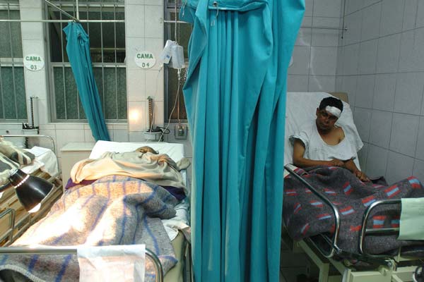 Huracanes tornados destrozos fotos imagenes fenomenos climaticos rayos truenos tormentas ojos investigaciones destrucciones argentina estados unidos mexico temporales www.wetherchannel.com pronosticos John Travolta,Nicholas Cage,Contracara,cirugias esteticas,rostro,lipoaspiraciones,medicina,cirujanos,operaciones,Maria Reich,Nazca,lineas,calendario astronomico,Peru,dibujos,astronomia,geometria,Bernd Teichert,mapas,Ana Mar&iacute;a Cogorno,ovnis,misterios,Cristobal Colon,Hernando,Diego,catedral Sevillana,Cartuja Pickman,Jos&eacute; Antonio Lorente,Granada,ADN;restos,Marcial Castro,antropologia,Republica Dominicana,www.egipto.com,Egipto,Keops,piramides,descubrimientos,Aton,Ankh,tumbas,sarcofacos,momias,embalsamamientos,Kefren,camaras secretas,Nefertiti,Amenofis,Nilo,inundaciones,Blade Runner,Ridley Scott, Richard Dawkins,Steven Pinker,Harrison Ford,Stephen Minger,Stanley Kubrick,Daryl Hanna,replicantes,androides,ciencia ficcion,Contactos,SHGb02+14a,proyecto SETI,Search for Extra Terrestial Intelligence,SETI@home,Robert Zemeckis,Jodie Foster,Dan Wertheimer,New Scientist,Arecibo,Puerto Rico,civilizaciones extraterrestres,Ma libert&eacute; de penser,Florent Pagny,Argentina,France,Patagonia,Argentine,Azucena Caama&ntilde;o,Savoir aimer,artistes,musique,musica,CD,cantores,ventas,compras,ranking,Paparazzi,Isabel Sartorius,Borbon,Ortiz Pati&ntilde;o,Vallejo Najera,Entrecanales,Mora Figueroa,Antonio Montero,Sainz Vicu&ntilde;a,Espa&ntilde;a,jet set,Mallorca,Ibiza,John Fitzgerald Kennedy,Lee Harvey Oswald,Vitaliy Fadeyev,Lawrence Berkeley,Carl Haber,Fidel Castro,Lyndon B. Johnson,Jackie,Onassis,Irma Roy,Carolina Papaleo,Osvaldo,diputada nacional,Congreso,Argentina,Raul Granillo Ocampo,politica,justicialismo,peronismo,cine,television,La Horqueta,San Isidro,que se vayan todos,diciembre 2001,2002,2003,2004,maria julia alsogaray,alvaros,,Roberto Mart&iacute;nez Medina,Maria Julia Alsogaray,Ra&uacute;l Granillo Ocampo,Jorge Rodr&iacute;guez,V&iacute;ctor Alderete,Claudia Bello,Angel Massa,Alfredo Yabran,Mario Pontaquarto,Nestor Carlos Kirchner,Cristina Elizabeth Fernandez,corrupcion,senado,general rodriguez,anibal,fernandez,alberto,fernando de la rua,ines pertine,eduardo duhalde,hilda chiche gonzalez,2000,2001,2002,2003,2004,Museos,www.louvre.fr,Leonardo Da Vinci,Gioconda,Mona Lisa,Italia,Francia,France,inventos,Italy,renacimiento,historia,cuadros,links,images,postcards,photos,fotos,imagenes,postales,pictures,historia,arqueologia,descubrimientos,culturales,agenda,infodiario,diario accion,buenos aires,argentina,Diario Accion de General Rodriguez, politica, actualidad, noticias e informacion, personalidades e instituciones, policiales, galerias de fotos; historia de General Rodriguez, sus origenes, edificios, estancias, habitos y costumbres, anecdotas, comercios e industrias, los fundadores, antiguas instituciones, fotos e imagenes; suplementos especiales: la crisis politica, economica y social de la Argentina, los acontecimientos de Diciembre de 2001, articulos y entrevistas; Emigracion: toda la informacion destinada a aquellos que desean emigrar, radicarse o estudiar en el exterior, visas, pasaportes, consejos, guias, informacion util, links; Trueque: novedades e informacion, links, estructura del trueque; el casamiento de Maxima Zorreguieta y el principe Guillermo Alejandro de Holanda; Guerra de Afganistan: galeria de imagenes e informacion sobre la primera guerra del siglo XXI; la guerra de Irak, Bagdad, Georges W. Bush, Saddam Husseim, el atentado a las torres Gemelas de Nueva York, las twin towers, el 11-s, y descripcion del hecho que conmovio al mundo; Empleo: consultoras, clasificados, agencias de empleo, consejos e informacion util, curriculum vitae, como confeccionarlos, noticias de actualidad; 
Los numeros de la crisis: Las consecuencias de la crisis politica, economica y social; estadisticas, pobreza, desnutricion, salud y asistencia; noticias regionales y provinciales, columnas y editoriales; informacion para negocios: pymes, links, empresas y negocios; Agenda Cultural con toda la informacion de cursos, universidades, talleres, escuelas y oportunidades, exposiciones de arte de la region; buscadores en Internet, Enlaces: links a los mejores sitios de educacion, cultura, arte, biografias, politica, interes general, web, Links del Diario Accion: RMS Titanic, su historia, su tragico viaje inaugural; historias, testimonios, documentos y articulos sobre el naufragio; links y sitios sobre el tema; la pelicula de Cameron, fotos e imagenes; suplementos especiales, Historia Argentina y de General Rodriguez, la llegada de la democracia en General Rodriguez, la asuncion de Juan Lumbreras como intendente en 1983, galeria de imagenes, sus palabras y los actos, su gabinete, festejos de la comunidad. Fundacion del pueblo de General Rodriguez, sus instituciones y personalidades relevantes, arquitectura y edificios, comercios e industrias, sus comienzos, estancias, inmigraciones italianas, espa&ntilde;olas, vascas e irlandesas, anecdotas y efemerides, sus hombres ilustres, el Hospital Vicente Lopez y Planes, su fundacion por las Damas de Beneficencia, el hundimiento del crucero General Belgrano, testimonios de ex combatientes y tripulantes, su comandante Hector Elias Bonzo, fotos e imagenes, recuerdos y homenajes, historia de la familia Bonzo de General Rodriguez, entrevistas y articulos periodisticos. La guerra de Malvinas en el Atlantico Sur, el conflicto belico con Gran Breta&ntilde;a de 1982, politicos relevantes, Benjamin Paez y Trueba, fotos antiguas de familias fundadoras, galerias de imagenes de pobladores, recorrida virtual por el antiguo General Rodriguez, el paso de la Infanta en 1910, historia de La Serenisima, la familia Mastellone, La Choza, Bernardo de Irigoyen, peronismo y radicalismo y muchisimo mas
