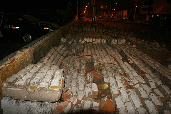 Huracanes tornados destrozos fotos imagenes fenomenos climaticos rayos truenos tormentas ojos investigaciones destrucciones argentina estados unidos mexico temporales www.wetherchannel.com pronosticos John Travolta,Nicholas Cage,Contracara,cirugias esteticas,rostro,lipoaspiraciones,medicina,cirujanos,operaciones,Maria Reich,Nazca,lineas,calendario astronomico,Peru,dibujos,astronomia,geometria,Bernd Teichert,mapas,Ana Mar&iacute;a Cogorno,ovnis,misterios,Cristobal Colon,Hernando,Diego,catedral Sevillana,Cartuja Pickman,Jos&eacute; Antonio Lorente,Granada,ADN;restos,Marcial Castro,antropologia,Republica Dominicana,www.egipto.com,Egipto,Keops,piramides,descubrimientos,Aton,Ankh,tumbas,sarcofacos,momias,embalsamamientos,Kefren,camaras secretas,Nefertiti,Amenofis,Nilo,inundaciones,Blade Runner,Ridley Scott, Richard Dawkins,Steven Pinker,Harrison Ford,Stephen Minger,Stanley Kubrick,Daryl Hanna,replicantes,androides,ciencia ficcion,Contactos,SHGb02+14a,proyecto SETI,Search for Extra Terrestial Intelligence,SETI@home,Robert Zemeckis,Jodie Foster,Dan Wertheimer,New Scientist,Arecibo,Puerto Rico,civilizaciones extraterrestres,Ma libert&eacute; de penser,Florent Pagny,Argentina,France,Patagonia,Argentine,Azucena Caama&ntilde;o,Savoir aimer,artistes,musique,musica,CD,cantores,ventas,compras,ranking,Paparazzi,Isabel Sartorius,Borbon,Ortiz Pati&ntilde;o,Vallejo Najera,Entrecanales,Mora Figueroa,Antonio Montero,Sainz Vicu&ntilde;a,Espa&ntilde;a,jet set,Mallorca,Ibiza,John Fitzgerald Kennedy,Lee Harvey Oswald,Vitaliy Fadeyev,Lawrence Berkeley,Carl Haber,Fidel Castro,Lyndon B. Johnson,Jackie,Onassis,Irma Roy,Carolina Papaleo,Osvaldo,diputada nacional,Congreso,Argentina,Raul Granillo Ocampo,politica,justicialismo,peronismo,cine,television,La Horqueta,San Isidro,que se vayan todos,diciembre 2001,2002,2003,2004,maria julia alsogaray,alvaros,,Roberto Mart&iacute;nez Medina,Maria Julia Alsogaray,Ra&uacute;l Granillo Ocampo,Jorge Rodr&iacute;guez,V&iacute;ctor Alderete,Claudia Bello,Angel Massa,Alfredo Yabran,Mario Pontaquarto,Nestor Carlos Kirchner,Cristina Elizabeth Fernandez,corrupcion,senado,general rodriguez,anibal,fernandez,alberto,fernando de la rua,ines pertine,eduardo duhalde,hilda chiche gonzalez,2000,2001,2002,2003,2004,Museos,www.louvre.fr,Leonardo Da Vinci,Gioconda,Mona Lisa,Italia,Francia,France,inventos,Italy,renacimiento,historia,cuadros,links,images,postcards,photos,fotos,imagenes,postales,pictures,historia,arqueologia,descubrimientos,culturales,agenda,infodiario,diario accion,buenos aires,argentina,Diario Accion de General Rodriguez, politica, actualidad, noticias e informacion, personalidades e instituciones, policiales, galerias de fotos; historia de General Rodriguez, sus origenes, edificios, estancias, habitos y costumbres, anecdotas, comercios e industrias, los fundadores, antiguas instituciones, fotos e imagenes; suplementos especiales: la crisis politica, economica y social de la Argentina, los acontecimientos de Diciembre de 2001, articulos y entrevistas; Emigracion: toda la informacion destinada a aquellos que desean emigrar, radicarse o estudiar en el exterior, visas, pasaportes, consejos, guias, informacion util, links; Trueque: novedades e informacion, links, estructura del trueque; el casamiento de Maxima Zorreguieta y el principe Guillermo Alejandro de Holanda; Guerra de Afganistan: galeria de imagenes e informacion sobre la primera guerra del siglo XXI; la guerra de Irak, Bagdad, Georges W. Bush, Saddam Husseim, el atentado a las torres Gemelas de Nueva York, las twin towers, el 11-s, y descripcion del hecho que conmovio al mundo; Empleo: consultoras, clasificados, agencias de empleo, consejos e informacion util, curriculum vitae, como confeccionarlos, noticias de actualidad; 
Los numeros de la crisis: Las consecuencias de la crisis politica, economica y social; estadisticas, pobreza, desnutricion, salud y asistencia; noticias regionales y provinciales, columnas y editoriales; informacion para negocios: pymes, links, empresas y negocios; Agenda Cultural con toda la informacion de cursos, universidades, talleres, escuelas y oportunidades, exposiciones de arte de la region; buscadores en Internet, Enlaces: links a los mejores sitios de educacion, cultura, arte, biografias, politica, interes general, web, Links del Diario Accion: RMS Titanic, su historia, su tragico viaje inaugural; historias, testimonios, documentos y articulos sobre el naufragio; links y sitios sobre el tema; la pelicula de Cameron, fotos e imagenes; suplementos especiales, Historia Argentina y de General Rodriguez, la llegada de la democracia en General Rodriguez, la asuncion de Juan Lumbreras como intendente en 1983, galeria de imagenes, sus palabras y los actos, su gabinete, festejos de la comunidad. Fundacion del pueblo de General Rodriguez, sus instituciones y personalidades relevantes, arquitectura y edificios, comercios e industrias, sus comienzos, estancias, inmigraciones italianas, espa&ntilde;olas, vascas e irlandesas, anecdotas y efemerides, sus hombres ilustres, el Hospital Vicente Lopez y Planes, su fundacion por las Damas de Beneficencia, el hundimiento del crucero General Belgrano, testimonios de ex combatientes y tripulantes, su comandante Hector Elias Bonzo, fotos e imagenes, recuerdos y homenajes, historia de la familia Bonzo de General Rodriguez, entrevistas y articulos periodisticos. La guerra de Malvinas en el Atlantico Sur, el conflicto belico con Gran Breta&ntilde;a de 1982, politicos relevantes, Benjamin Paez y Trueba, fotos antiguas de familias fundadoras, galerias de imagenes de pobladores, recorrida virtual por el antiguo General Rodriguez, el paso de la Infanta en 1910, historia de La Serenisima, la familia Mastellone, La Choza, Bernardo de Irigoyen, peronismo y radicalismo y muchisimo mas