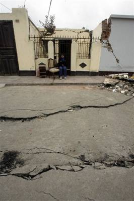 Huracanes tornados destrozos fotos imagenes fenomenos climaticos rayos truenos tormentas ojos investigaciones destrucciones argentina estados unidos mexico temporales www.wetherchannel.com pronosticos John Travolta,Nicholas Cage,Contracara,cirugias esteticas,rostro,lipoaspiraciones,medicina,cirujanos,operaciones,Maria Reich,Nazca,lineas,calendario astronomico,Peru,dibujos,astronomia,geometria,Bernd Teichert,mapas,Ana Mar&iacute;a Cogorno,ovnis,misterios,Cristobal Colon,Hernando,Diego,catedral Sevillana,Cartuja Pickman,Jos&eacute; Antonio Lorente,Granada,ADN;restos,Marcial Castro,antropologia,Republica Dominicana,www.egipto.com,Egipto,Keops,piramides,descubrimientos,Aton,Ankh,tumbas,sarcofacos,momias,embalsamamientos,Kefren,camaras secretas,Nefertiti,Amenofis,Nilo,inundaciones,Blade Runner,Ridley Scott, Richard Dawkins,Steven Pinker,Harrison Ford,Stephen Minger,Stanley Kubrick,Daryl Hanna,replicantes,androides,ciencia ficcion,Contactos,SHGb02+14a,proyecto SETI,Search for Extra Terrestial Intelligence,SETI@home,Robert Zemeckis,Jodie Foster,Dan Wertheimer,New Scientist,Arecibo,Puerto Rico,civilizaciones extraterrestres,Ma libert&eacute; de penser,Florent Pagny,Argentina,France,Patagonia,Argentine,Azucena Caama&ntilde;o,Savoir aimer,artistes,musique,musica,CD,cantores,ventas,compras,ranking,Paparazzi,Isabel Sartorius,Borbon,Ortiz Pati&ntilde;o,Vallejo Najera,Entrecanales,Mora Figueroa,Antonio Montero,Sainz Vicu&ntilde;a,Espa&ntilde;a,jet set,Mallorca,Ibiza,John Fitzgerald Kennedy,Lee Harvey Oswald,Vitaliy Fadeyev,Lawrence Berkeley,Carl Haber,Fidel Castro,Lyndon B. Johnson,Jackie,Onassis,Irma Roy,Carolina Papaleo,Osvaldo,diputada nacional,Congreso,Argentina,Raul Granillo Ocampo,politica,justicialismo,peronismo,cine,television,La Horqueta,San Isidro,que se vayan todos,diciembre 2001,2002,2003,2004,maria julia alsogaray,alvaros,,Roberto Mart&iacute;nez Medina,Maria Julia Alsogaray,Ra&uacute;l Granillo Ocampo,Jorge Rodr&iacute;guez,V&iacute;ctor Alderete,Claudia Bello,Angel Massa,Alfredo Yabran,Mario Pontaquarto,Nestor Carlos Kirchner,Cristina Elizabeth Fernandez,corrupcion,senado,general rodriguez,anibal,fernandez,alberto,fernando de la rua,ines pertine,eduardo duhalde,hilda chiche gonzalez,2000,2001,2002,2003,2004,Museos,www.louvre.fr,Leonardo Da Vinci,Gioconda,Mona Lisa,Italia,Francia,France,inventos,Italy,renacimiento,historia,cuadros,links,images,postcards,photos,fotos,imagenes,postales,pictures,historia,arqueologia,descubrimientos,culturales,agenda,infodiario,diario accion,buenos aires,argentina,Diario Accion de General Rodriguez, politica, actualidad, noticias e informacion, personalidades e instituciones, policiales, galerias de fotos; historia de General Rodriguez, sus origenes, edificios, estancias, habitos y costumbres, anecdotas, comercios e industrias, los fundadores, antiguas instituciones, fotos e imagenes; suplementos especiales: la crisis politica, economica y social de la Argentina, los acontecimientos de Diciembre de 2001, articulos y entrevistas; Emigracion: toda la informacion destinada a aquellos que desean emigrar, radicarse o estudiar en el exterior, visas, pasaportes, consejos, guias, informacion util, links; Trueque: novedades e informacion, links, estructura del trueque; el casamiento de Maxima Zorreguieta y el principe Guillermo Alejandro de Holanda; Guerra de Afganistan: galeria de imagenes e informacion sobre la primera guerra del siglo XXI; la guerra de Irak, Bagdad, Georges W. Bush, Saddam Husseim, el atentado a las torres Gemelas de Nueva York, las twin towers, el 11-s, y descripcion del hecho que conmovio al mundo; Empleo: consultoras, clasificados, agencias de empleo, consejos e informacion util, curriculum vitae, como confeccionarlos, noticias de actualidad; 
Los numeros de la crisis: Las consecuencias de la crisis politica, economica y social; estadisticas, pobreza, desnutricion, salud y asistencia; noticias regionales y provinciales, columnas y editoriales; informacion para negocios: pymes, links, empresas y negocios; Agenda Cultural con toda la informacion de cursos, universidades, talleres, escuelas y oportunidades, exposiciones de arte de la region; buscadores en Internet, Enlaces: links a los mejores sitios de educacion, cultura, arte, biografias, politica, interes general, web, Links del Diario Accion: RMS Titanic, su historia, su tragico viaje inaugural; historias, testimonios, documentos y articulos sobre el naufragio; links y sitios sobre el tema; la pelicula de Cameron, fotos e imagenes; suplementos especiales, Historia Argentina y de General Rodriguez, la llegada de la democracia en General Rodriguez, la asuncion de Juan Lumbreras como intendente en 1983, galeria de imagenes, sus palabras y los actos, su gabinete, festejos de la comunidad. Fundacion del pueblo de General Rodriguez, sus instituciones y personalidades relevantes, arquitectura y edificios, comercios e industrias, sus comienzos, estancias, inmigraciones italianas, espa&ntilde;olas, vascas e irlandesas, anecdotas y efemerides, sus hombres ilustres, el Hospital Vicente Lopez y Planes, su fundacion por las Damas de Beneficencia, el hundimiento del crucero General Belgrano, testimonios de ex combatientes y tripulantes, su comandante Hector Elias Bonzo, fotos e imagenes, recuerdos y homenajes, historia de la familia Bonzo de General Rodriguez, entrevistas y articulos periodisticos. La guerra de Malvinas en el Atlantico Sur, el conflicto belico con Gran Breta&ntilde;a de 1982, politicos relevantes, Benjamin Paez y Trueba, fotos antiguas de familias fundadoras, galerias de imagenes de pobladores, recorrida virtual por el antiguo General Rodriguez, el paso de la Infanta en 1910, historia de La Serenisima, la familia Mastellone, La Choza, Bernardo de Irigoyen, peronismo y radicalismo y muchisimo mas