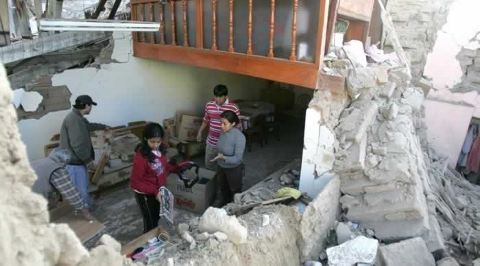 Huracanes tornados destrozos fotos imagenes fenomenos climaticos rayos truenos tormentas ojos investigaciones destrucciones argentina estados unidos mexico temporales www.wetherchannel.com pronosticos John Travolta,Nicholas Cage,Contracara,cirugias esteticas,rostro,lipoaspiraciones,medicina,cirujanos,operaciones,Maria Reich,Nazca,lineas,calendario astronomico,Peru,dibujos,astronomia,geometria,Bernd Teichert,mapas,Ana Mar&iacute;a Cogorno,ovnis,misterios,Cristobal Colon,Hernando,Diego,catedral Sevillana,Cartuja Pickman,Jos&eacute; Antonio Lorente,Granada,ADN;restos,Marcial Castro,antropologia,Republica Dominicana,www.egipto.com,Egipto,Keops,piramides,descubrimientos,Aton,Ankh,tumbas,sarcofacos,momias,embalsamamientos,Kefren,camaras secretas,Nefertiti,Amenofis,Nilo,inundaciones,Blade Runner,Ridley Scott, Richard Dawkins,Steven Pinker,Harrison Ford,Stephen Minger,Stanley Kubrick,Daryl Hanna,replicantes,androides,ciencia ficcion,Contactos,SHGb02+14a,proyecto SETI,Search for Extra Terrestial Intelligence,SETI@home,Robert Zemeckis,Jodie Foster,Dan Wertheimer,New Scientist,Arecibo,Puerto Rico,civilizaciones extraterrestres,Ma libert&eacute; de penser,Florent Pagny,Argentina,France,Patagonia,Argentine,Azucena Caama&ntilde;o,Savoir aimer,artistes,musique,musica,CD,cantores,ventas,compras,ranking,Paparazzi,Isabel Sartorius,Borbon,Ortiz Pati&ntilde;o,Vallejo Najera,Entrecanales,Mora Figueroa,Antonio Montero,Sainz Vicu&ntilde;a,Espa&ntilde;a,jet set,Mallorca,Ibiza,John Fitzgerald Kennedy,Lee Harvey Oswald,Vitaliy Fadeyev,Lawrence Berkeley,Carl Haber,Fidel Castro,Lyndon B. Johnson,Jackie,Onassis,Irma Roy,Carolina Papaleo,Osvaldo,diputada nacional,Congreso,Argentina,Raul Granillo Ocampo,politica,justicialismo,peronismo,cine,television,La Horqueta,San Isidro,que se vayan todos,diciembre 2001,2002,2003,2004,maria julia alsogaray,alvaros,,Roberto Mart&iacute;nez Medina,Maria Julia Alsogaray,Ra&uacute;l Granillo Ocampo,Jorge Rodr&iacute;guez,V&iacute;ctor Alderete,Claudia Bello,Angel Massa,Alfredo Yabran,Mario Pontaquarto,Nestor Carlos Kirchner,Cristina Elizabeth Fernandez,corrupcion,senado,general rodriguez,anibal,fernandez,alberto,fernando de la rua,ines pertine,eduardo duhalde,hilda chiche gonzalez,2000,2001,2002,2003,2004,Museos,www.louvre.fr,Leonardo Da Vinci,Gioconda,Mona Lisa,Italia,Francia,France,inventos,Italy,renacimiento,historia,cuadros,links,images,postcards,photos,fotos,imagenes,postales,pictures,historia,arqueologia,descubrimientos,culturales,agenda,infodiario,diario accion,buenos aires,argentina,Diario Accion de General Rodriguez, politica, actualidad, noticias e informacion, personalidades e instituciones, policiales, galerias de fotos; historia de General Rodriguez, sus origenes, edificios, estancias, habitos y costumbres, anecdotas, comercios e industrias, los fundadores, antiguas instituciones, fotos e imagenes; suplementos especiales: la crisis politica, economica y social de la Argentina, los acontecimientos de Diciembre de 2001, articulos y entrevistas; Emigracion: toda la informacion destinada a aquellos que desean emigrar, radicarse o estudiar en el exterior, visas, pasaportes, consejos, guias, informacion util, links; Trueque: novedades e informacion, links, estructura del trueque; el casamiento de Maxima Zorreguieta y el principe Guillermo Alejandro de Holanda; Guerra de Afganistan: galeria de imagenes e informacion sobre la primera guerra del siglo XXI; la guerra de Irak, Bagdad, Georges W. Bush, Saddam Husseim, el atentado a las torres Gemelas de Nueva York, las twin towers, el 11-s, y descripcion del hecho que conmovio al mundo; Empleo: consultoras, clasificados, agencias de empleo, consejos e informacion util, curriculum vitae, como confeccionarlos, noticias de actualidad; 
Los numeros de la crisis: Las consecuencias de la crisis politica, economica y social; estadisticas, pobreza, desnutricion, salud y asistencia; noticias regionales y provinciales, columnas y editoriales; informacion para negocios: pymes, links, empresas y negocios; Agenda Cultural con toda la informacion de cursos, universidades, talleres, escuelas y oportunidades, exposiciones de arte de la region; buscadores en Internet, Enlaces: links a los mejores sitios de educacion, cultura, arte, biografias, politica, interes general, web, Links del Diario Accion: RMS Titanic, su historia, su tragico viaje inaugural; historias, testimonios, documentos y articulos sobre el naufragio; links y sitios sobre el tema; la pelicula de Cameron, fotos e imagenes; suplementos especiales, Historia Argentina y de General Rodriguez, la llegada de la democracia en General Rodriguez, la asuncion de Juan Lumbreras como intendente en 1983, galeria de imagenes, sus palabras y los actos, su gabinete, festejos de la comunidad. Fundacion del pueblo de General Rodriguez, sus instituciones y personalidades relevantes, arquitectura y edificios, comercios e industrias, sus comienzos, estancias, inmigraciones italianas, espa&ntilde;olas, vascas e irlandesas, anecdotas y efemerides, sus hombres ilustres, el Hospital Vicente Lopez y Planes, su fundacion por las Damas de Beneficencia, el hundimiento del crucero General Belgrano, testimonios de ex combatientes y tripulantes, su comandante Hector Elias Bonzo, fotos e imagenes, recuerdos y homenajes, historia de la familia Bonzo de General Rodriguez, entrevistas y articulos periodisticos. La guerra de Malvinas en el Atlantico Sur, el conflicto belico con Gran Breta&ntilde;a de 1982, politicos relevantes, Benjamin Paez y Trueba, fotos antiguas de familias fundadoras, galerias de imagenes de pobladores, recorrida virtual por el antiguo General Rodriguez, el paso de la Infanta en 1910, historia de La Serenisima, la familia Mastellone, La Choza, Bernardo de Irigoyen, peronismo y radicalismo y muchisimo mas