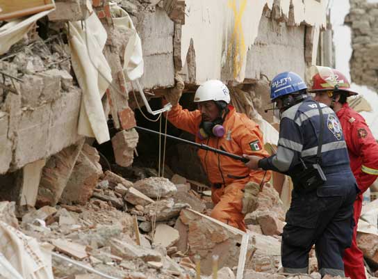 Huracanes tornados destrozos fotos imagenes fenomenos climaticos rayos truenos tormentas ojos investigaciones destrucciones argentina estados unidos mexico temporales www.wetherchannel.com pronosticos John Travolta,Nicholas Cage,Contracara,cirugias esteticas,rostro,lipoaspiraciones,medicina,cirujanos,operaciones,Maria Reich,Nazca,lineas,calendario astronomico,Peru,dibujos,astronomia,geometria,Bernd Teichert,mapas,Ana Mar&iacute;a Cogorno,ovnis,misterios,Cristobal Colon,Hernando,Diego,catedral Sevillana,Cartuja Pickman,Jos&eacute; Antonio Lorente,Granada,ADN;restos,Marcial Castro,antropologia,Republica Dominicana,www.egipto.com,Egipto,Keops,piramides,descubrimientos,Aton,Ankh,tumbas,sarcofacos,momias,embalsamamientos,Kefren,camaras secretas,Nefertiti,Amenofis,Nilo,inundaciones,Blade Runner,Ridley Scott, Richard Dawkins,Steven Pinker,Harrison Ford,Stephen Minger,Stanley Kubrick,Daryl Hanna,replicantes,androides,ciencia ficcion,Contactos,SHGb02+14a,proyecto SETI,Search for Extra Terrestial Intelligence,SETI@home,Robert Zemeckis,Jodie Foster,Dan Wertheimer,New Scientist,Arecibo,Puerto Rico,civilizaciones extraterrestres,Ma libert&eacute; de penser,Florent Pagny,Argentina,France,Patagonia,Argentine,Azucena Caama&ntilde;o,Savoir aimer,artistes,musique,musica,CD,cantores,ventas,compras,ranking,Paparazzi,Isabel Sartorius,Borbon,Ortiz Pati&ntilde;o,Vallejo Najera,Entrecanales,Mora Figueroa,Antonio Montero,Sainz Vicu&ntilde;a,Espa&ntilde;a,jet set,Mallorca,Ibiza,John Fitzgerald Kennedy,Lee Harvey Oswald,Vitaliy Fadeyev,Lawrence Berkeley,Carl Haber,Fidel Castro,Lyndon B. Johnson,Jackie,Onassis,Irma Roy,Carolina Papaleo,Osvaldo,diputada nacional,Congreso,Argentina,Raul Granillo Ocampo,politica,justicialismo,peronismo,cine,television,La Horqueta,San Isidro,que se vayan todos,diciembre 2001,2002,2003,2004,maria julia alsogaray,alvaros,,Roberto Mart&iacute;nez Medina,Maria Julia Alsogaray,Ra&uacute;l Granillo Ocampo,Jorge Rodr&iacute;guez,V&iacute;ctor Alderete,Claudia Bello,Angel Massa,Alfredo Yabran,Mario Pontaquarto,Nestor Carlos Kirchner,Cristina Elizabeth Fernandez,corrupcion,senado,general rodriguez,anibal,fernandez,alberto,fernando de la rua,ines pertine,eduardo duhalde,hilda chiche gonzalez,2000,2001,2002,2003,2004,Museos,www.louvre.fr,Leonardo Da Vinci,Gioconda,Mona Lisa,Italia,Francia,France,inventos,Italy,renacimiento,historia,cuadros,links,images,postcards,photos,fotos,imagenes,postales,pictures,historia,arqueologia,descubrimientos,culturales,agenda,infodiario,diario accion,buenos aires,argentina,Diario Accion de General Rodriguez, politica, actualidad, noticias e informacion, personalidades e instituciones, policiales, galerias de fotos; historia de General Rodriguez, sus origenes, edificios, estancias, habitos y costumbres, anecdotas, comercios e industrias, los fundadores, antiguas instituciones, fotos e imagenes; suplementos especiales: la crisis politica, economica y social de la Argentina, los acontecimientos de Diciembre de 2001, articulos y entrevistas; Emigracion: toda la informacion destinada a aquellos que desean emigrar, radicarse o estudiar en el exterior, visas, pasaportes, consejos, guias, informacion util, links; Trueque: novedades e informacion, links, estructura del trueque; el casamiento de Maxima Zorreguieta y el principe Guillermo Alejandro de Holanda; Guerra de Afganistan: galeria de imagenes e informacion sobre la primera guerra del siglo XXI; la guerra de Irak, Bagdad, Georges W. Bush, Saddam Husseim, el atentado a las torres Gemelas de Nueva York, las twin towers, el 11-s, y descripcion del hecho que conmovio al mundo; Empleo: consultoras, clasificados, agencias de empleo, consejos e informacion util, curriculum vitae, como confeccionarlos, noticias de actualidad; 
Los numeros de la crisis: Las consecuencias de la crisis politica, economica y social; estadisticas, pobreza, desnutricion, salud y asistencia; noticias regionales y provinciales, columnas y editoriales; informacion para negocios: pymes, links, empresas y negocios; Agenda Cultural con toda la informacion de cursos, universidades, talleres, escuelas y oportunidades, exposiciones de arte de la region; buscadores en Internet, Enlaces: links a los mejores sitios de educacion, cultura, arte, biografias, politica, interes general, web, Links del Diario Accion: RMS Titanic, su historia, su tragico viaje inaugural; historias, testimonios, documentos y articulos sobre el naufragio; links y sitios sobre el tema; la pelicula de Cameron, fotos e imagenes; suplementos especiales, Historia Argentina y de General Rodriguez, la llegada de la democracia en General Rodriguez, la asuncion de Juan Lumbreras como intendente en 1983, galeria de imagenes, sus palabras y los actos, su gabinete, festejos de la comunidad. Fundacion del pueblo de General Rodriguez, sus instituciones y personalidades relevantes, arquitectura y edificios, comercios e industrias, sus comienzos, estancias, inmigraciones italianas, espa&ntilde;olas, vascas e irlandesas, anecdotas y efemerides, sus hombres ilustres, el Hospital Vicente Lopez y Planes, su fundacion por las Damas de Beneficencia, el hundimiento del crucero General Belgrano, testimonios de ex combatientes y tripulantes, su comandante Hector Elias Bonzo, fotos e imagenes, recuerdos y homenajes, historia de la familia Bonzo de General Rodriguez, entrevistas y articulos periodisticos. La guerra de Malvinas en el Atlantico Sur, el conflicto belico con Gran Breta&ntilde;a de 1982, politicos relevantes, Benjamin Paez y Trueba, fotos antiguas de familias fundadoras, galerias de imagenes de pobladores, recorrida virtual por el antiguo General Rodriguez, el paso de la Infanta en 1910, historia de La Serenisima, la familia Mastellone, La Choza, Bernardo de Irigoyen, peronismo y radicalismo y muchisimo mas