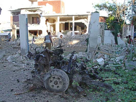 Huracanes tornados destrozos fotos imagenes fenomenos climaticos rayos truenos tormentas ojos investigaciones destrucciones argentina estados unidos mexico temporales www.wetherchannel.com pronosticos John Travolta,Nicholas Cage,Contracara,cirugias esteticas,rostro,lipoaspiraciones,medicina,cirujanos,operaciones,Maria Reich,Nazca,lineas,calendario astronomico,Peru,dibujos,astronomia,geometria,Bernd Teichert,mapas,Ana Mar&iacute;a Cogorno,ovnis,misterios,Cristobal Colon,Hernando,Diego,catedral Sevillana,Cartuja Pickman,Jos&eacute; Antonio Lorente,Granada,ADN;restos,Marcial Castro,antropologia,Republica Dominicana,www.egipto.com,Egipto,Keops,piramides,descubrimientos,Aton,Ankh,tumbas,sarcofacos,momias,embalsamamientos,Kefren,camaras secretas,Nefertiti,Amenofis,Nilo,inundaciones,Blade Runner,Ridley Scott, Richard Dawkins,Steven Pinker,Harrison Ford,Stephen Minger,Stanley Kubrick,Daryl Hanna,replicantes,androides,ciencia ficcion,Contactos,SHGb02+14a,proyecto SETI,Search for Extra Terrestial Intelligence,SETI@home,Robert Zemeckis,Jodie Foster,Dan Wertheimer,New Scientist,Arecibo,Puerto Rico,civilizaciones extraterrestres,Ma libert&eacute; de penser,Florent Pagny,Argentina,France,Patagonia,Argentine,Azucena Caama&ntilde;o,Savoir aimer,artistes,musique,musica,CD,cantores,ventas,compras,ranking,Paparazzi,Isabel Sartorius,Borbon,Ortiz Pati&ntilde;o,Vallejo Najera,Entrecanales,Mora Figueroa,Antonio Montero,Sainz Vicu&ntilde;a,Espa&ntilde;a,jet set,Mallorca,Ibiza,John Fitzgerald Kennedy,Lee Harvey Oswald,Vitaliy Fadeyev,Lawrence Berkeley,Carl Haber,Fidel Castro,Lyndon B. Johnson,Jackie,Onassis,Irma Roy,Carolina Papaleo,Osvaldo,diputada nacional,Congreso,Argentina,Raul Granillo Ocampo,politica,justicialismo,peronismo,cine,television,La Horqueta,San Isidro,que se vayan todos,diciembre 2001,2002,2003,2004,maria julia alsogaray,alvaros,,Roberto Mart&iacute;nez Medina,Maria Julia Alsogaray,Ra&uacute;l Granillo Ocampo,Jorge Rodr&iacute;guez,V&iacute;ctor Alderete,Claudia Bello,Angel Massa,Alfredo Yabran,Mario Pontaquarto,Nestor Carlos Kirchner,Cristina Elizabeth Fernandez,corrupcion,senado,general rodriguez,anibal,fernandez,alberto,fernando de la rua,ines pertine,eduardo duhalde,hilda chiche gonzalez,2000,2001,2002,2003,2004,Museos,www.louvre.fr,Leonardo Da Vinci,Gioconda,Mona Lisa,Italia,Francia,France,inventos,Italy,renacimiento,historia,cuadros,links,images,postcards,photos,fotos,imagenes,postales,pictures,historia,arqueologia,descubrimientos,culturales,agenda,infodiario,diario accion,buenos aires,argentina,Diario Accion de General Rodriguez, politica, actualidad, noticias e informacion, personalidades e instituciones, policiales, galerias de fotos; historia de General Rodriguez, sus origenes, edificios, estancias, habitos y costumbres, anecdotas, comercios e industrias, los fundadores, antiguas instituciones, fotos e imagenes; suplementos especiales: la crisis politica, economica y social de la Argentina, los acontecimientos de Diciembre de 2001, articulos y entrevistas; Emigracion: toda la informacion destinada a aquellos que desean emigrar, radicarse o estudiar en el exterior, visas, pasaportes, consejos, guias, informacion util, links; Trueque: novedades e informacion, links, estructura del trueque; el casamiento de Maxima Zorreguieta y el principe Guillermo Alejandro de Holanda; Guerra de Afganistan: galeria de imagenes e informacion sobre la primera guerra del siglo XXI; la guerra de Irak, Bagdad, Georges W. Bush, Saddam Husseim, el atentado a las torres Gemelas de Nueva York, las twin towers, el 11-s, y descripcion del hecho que conmovio al mundo; Empleo: consultoras, clasificados, agencias de empleo, consejos e informacion util, curriculum vitae, como confeccionarlos, noticias de actualidad; 
Los numeros de la crisis: Las consecuencias de la crisis politica, economica y social; estadisticas, pobreza, desnutricion, salud y asistencia; noticias regionales y provinciales, columnas y editoriales; informacion para negocios: pymes, links, empresas y negocios; Agenda Cultural con toda la informacion de cursos, universidades, talleres, escuelas y oportunidades, exposiciones de arte de la region; buscadores en Internet, Enlaces: links a los mejores sitios de educacion, cultura, arte, biografias, politica, interes general, web, Links del Diario Accion: RMS Titanic, su historia, su tragico viaje inaugural; historias, testimonios, documentos y articulos sobre el naufragio; links y sitios sobre el tema; la pelicula de Cameron, fotos e imagenes; suplementos especiales, Historia Argentina y de General Rodriguez, la llegada de la democracia en General Rodriguez, la asuncion de Juan Lumbreras como intendente en 1983, galeria de imagenes, sus palabras y los actos, su gabinete, festejos de la comunidad. Fundacion del pueblo de General Rodriguez, sus instituciones y personalidades relevantes, arquitectura y edificios, comercios e industrias, sus comienzos, estancias, inmigraciones italianas, espa&ntilde;olas, vascas e irlandesas, anecdotas y efemerides, sus hombres ilustres, el Hospital Vicente Lopez y Planes, su fundacion por las Damas de Beneficencia, el hundimiento del crucero General Belgrano, testimonios de ex combatientes y tripulantes, su comandante Hector Elias Bonzo, fotos e imagenes, recuerdos y homenajes, historia de la familia Bonzo de General Rodriguez, entrevistas y articulos periodisticos. La guerra de Malvinas en el Atlantico Sur, el conflicto belico con Gran Breta&ntilde;a de 1982, politicos relevantes, Benjamin Paez y Trueba, fotos antiguas de familias fundadoras, galerias de imagenes de pobladores, recorrida virtual por el antiguo General Rodriguez, el paso de la Infanta en 1910, historia de La Serenisima, la familia Mastellone, La Choza, Bernardo de Irigoyen, peronismo y radicalismo y muchisimo mas
