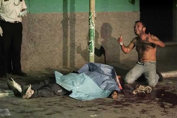 Huracanes tornados destrozos fotos imagenes fenomenos climaticos rayos truenos tormentas ojos investigaciones destrucciones argentina estados unidos mexico temporales www.wetherchannel.com pronosticos John Travolta,Nicholas Cage,Contracara,cirugias esteticas,rostro,lipoaspiraciones,medicina,cirujanos,operaciones,Maria Reich,Nazca,lineas,calendario astronomico,Peru,dibujos,astronomia,geometria,Bernd Teichert,mapas,Ana Mar&iacute;a Cogorno,ovnis,misterios,Cristobal Colon,Hernando,Diego,catedral Sevillana,Cartuja Pickman,Jos&eacute; Antonio Lorente,Granada,ADN;restos,Marcial Castro,antropologia,Republica Dominicana,www.egipto.com,Egipto,Keops,piramides,descubrimientos,Aton,Ankh,tumbas,sarcofacos,momias,embalsamamientos,Kefren,camaras secretas,Nefertiti,Amenofis,Nilo,inundaciones,Blade Runner,Ridley Scott, Richard Dawkins,Steven Pinker,Harrison Ford,Stephen Minger,Stanley Kubrick,Daryl Hanna,replicantes,androides,ciencia ficcion,Contactos,SHGb02+14a,proyecto SETI,Search for Extra Terrestial Intelligence,SETI@home,Robert Zemeckis,Jodie Foster,Dan Wertheimer,New Scientist,Arecibo,Puerto Rico,civilizaciones extraterrestres,Ma libert&eacute; de penser,Florent Pagny,Argentina,France,Patagonia,Argentine,Azucena Caama&ntilde;o,Savoir aimer,artistes,musique,musica,CD,cantores,ventas,compras,ranking,Paparazzi,Isabel Sartorius,Borbon,Ortiz Pati&ntilde;o,Vallejo Najera,Entrecanales,Mora Figueroa,Antonio Montero,Sainz Vicu&ntilde;a,Espa&ntilde;a,jet set,Mallorca,Ibiza,John Fitzgerald Kennedy,Lee Harvey Oswald,Vitaliy Fadeyev,Lawrence Berkeley,Carl Haber,Fidel Castro,Lyndon B. Johnson,Jackie,Onassis,Irma Roy,Carolina Papaleo,Osvaldo,diputada nacional,Congreso,Argentina,Raul Granillo Ocampo,politica,justicialismo,peronismo,cine,television,La Horqueta,San Isidro,que se vayan todos,diciembre 2001,2002,2003,2004,maria julia alsogaray,alvaros,,Roberto Mart&iacute;nez Medina,Maria Julia Alsogaray,Ra&uacute;l Granillo Ocampo,Jorge Rodr&iacute;guez,V&iacute;ctor Alderete,Claudia Bello,Angel Massa,Alfredo Yabran,Mario Pontaquarto,Nestor Carlos Kirchner,Cristina Elizabeth Fernandez,corrupcion,senado,general rodriguez,anibal,fernandez,alberto,fernando de la rua,ines pertine,eduardo duhalde,hilda chiche gonzalez,2000,2001,2002,2003,2004,Museos,www.louvre.fr,Leonardo Da Vinci,Gioconda,Mona Lisa,Italia,Francia,France,inventos,Italy,renacimiento,historia,cuadros,links,images,postcards,photos,fotos,imagenes,postales,pictures,historia,arqueologia,descubrimientos,culturales,agenda,infodiario,diario accion,buenos aires,argentina,Diario Accion de General Rodriguez, politica, actualidad, noticias e informacion, personalidades e instituciones, policiales, galerias de fotos; historia de General Rodriguez, sus origenes, edificios, estancias, habitos y costumbres, anecdotas, comercios e industrias, los fundadores, antiguas instituciones, fotos e imagenes; suplementos especiales: la crisis politica, economica y social de la Argentina, los acontecimientos de Diciembre de 2001, articulos y entrevistas; Emigracion: toda la informacion destinada a aquellos que desean emigrar, radicarse o estudiar en el exterior, visas, pasaportes, consejos, guias, informacion util, links; Trueque: novedades e informacion, links, estructura del trueque; el casamiento de Maxima Zorreguieta y el principe Guillermo Alejandro de Holanda; Guerra de Afganistan: galeria de imagenes e informacion sobre la primera guerra del siglo XXI; la guerra de Irak, Bagdad, Georges W. Bush, Saddam Husseim, el atentado a las torres Gemelas de Nueva York, las twin towers, el 11-s, y descripcion del hecho que conmovio al mundo; Empleo: consultoras, clasificados, agencias de empleo, consejos e informacion util, curriculum vitae, como confeccionarlos, noticias de actualidad; 
Los numeros de la crisis: Las consecuencias de la crisis politica, economica y social; estadisticas, pobreza, desnutricion, salud y asistencia; noticias regionales y provinciales, columnas y editoriales; informacion para negocios: pymes, links, empresas y negocios; Agenda Cultural con toda la informacion de cursos, universidades, talleres, escuelas y oportunidades, exposiciones de arte de la region; buscadores en Internet, Enlaces: links a los mejores sitios de educacion, cultura, arte, biografias, politica, interes general, web, Links del Diario Accion: RMS Titanic, su historia, su tragico viaje inaugural; historias, testimonios, documentos y articulos sobre el naufragio; links y sitios sobre el tema; la pelicula de Cameron, fotos e imagenes; suplementos especiales, Historia Argentina y de General Rodriguez, la llegada de la democracia en General Rodriguez, la asuncion de Juan Lumbreras como intendente en 1983, galeria de imagenes, sus palabras y los actos, su gabinete, festejos de la comunidad. Fundacion del pueblo de General Rodriguez, sus instituciones y personalidades relevantes, arquitectura y edificios, comercios e industrias, sus comienzos, estancias, inmigraciones italianas, espa&ntilde;olas, vascas e irlandesas, anecdotas y efemerides, sus hombres ilustres, el Hospital Vicente Lopez y Planes, su fundacion por las Damas de Beneficencia, el hundimiento del crucero General Belgrano, testimonios de ex combatientes y tripulantes, su comandante Hector Elias Bonzo, fotos e imagenes, recuerdos y homenajes, historia de la familia Bonzo de General Rodriguez, entrevistas y articulos periodisticos. La guerra de Malvinas en el Atlantico Sur, el conflicto belico con Gran Breta&ntilde;a de 1982, politicos relevantes, Benjamin Paez y Trueba, fotos antiguas de familias fundadoras, galerias de imagenes de pobladores, recorrida virtual por el antiguo General Rodriguez, el paso de la Infanta en 1910, historia de La Serenisima, la familia Mastellone, La Choza, Bernardo de Irigoyen, peronismo y radicalismo y muchisimo mas