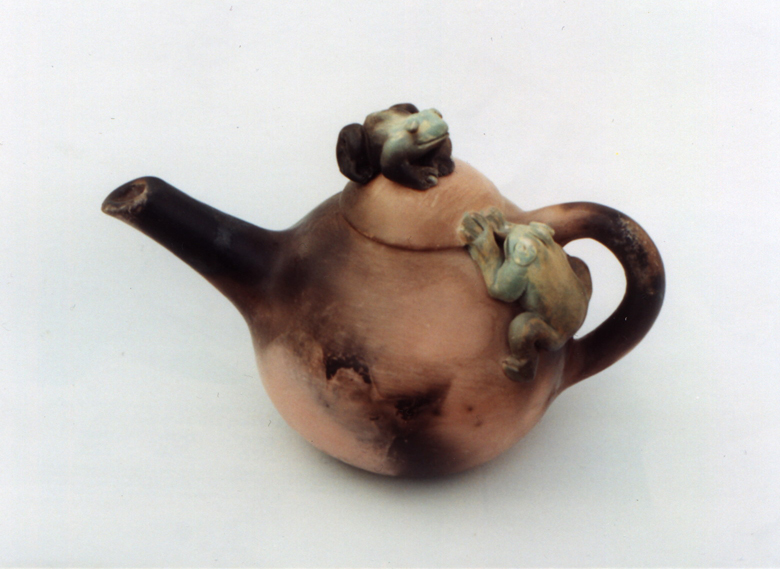 Th�i�re, froggy teapot. Un peu longue � t�l�charger mais belle