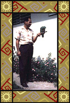 Papi siempre con sus p�jaros. 