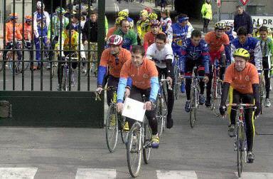 Tras el accidente de los Otxoa, llevando una carta al Congreso junto a otros ciclistas, como Llaneras
