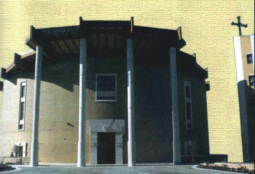 La struttura polivalente, in attesa della nuova Chiesa