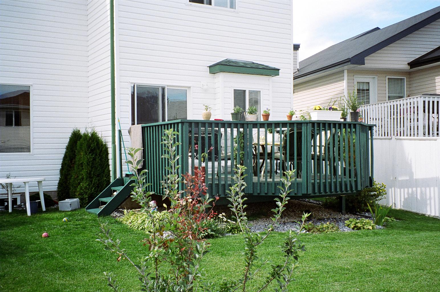 A photo of Carolyn and Gerry's back yard in Edmonton ,Sep.2005.