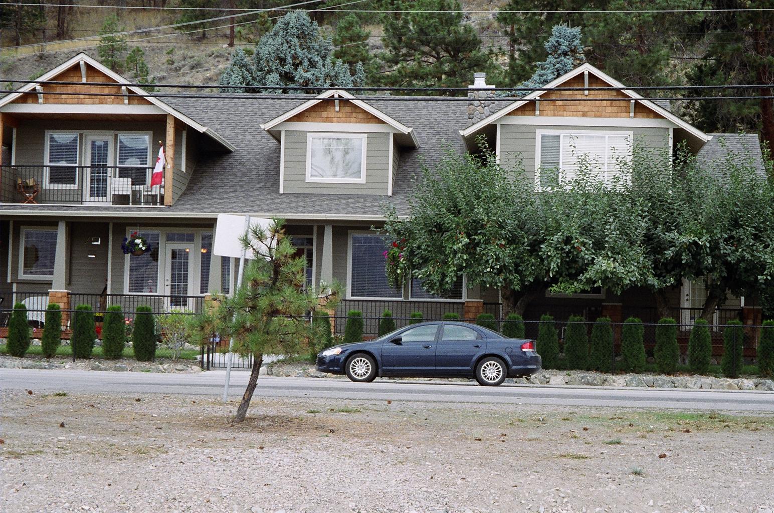 Beach Avenue in Peachland and the 2005 Sebring (rental car) with which we travelled througout the Okanagan,Sep.2005.