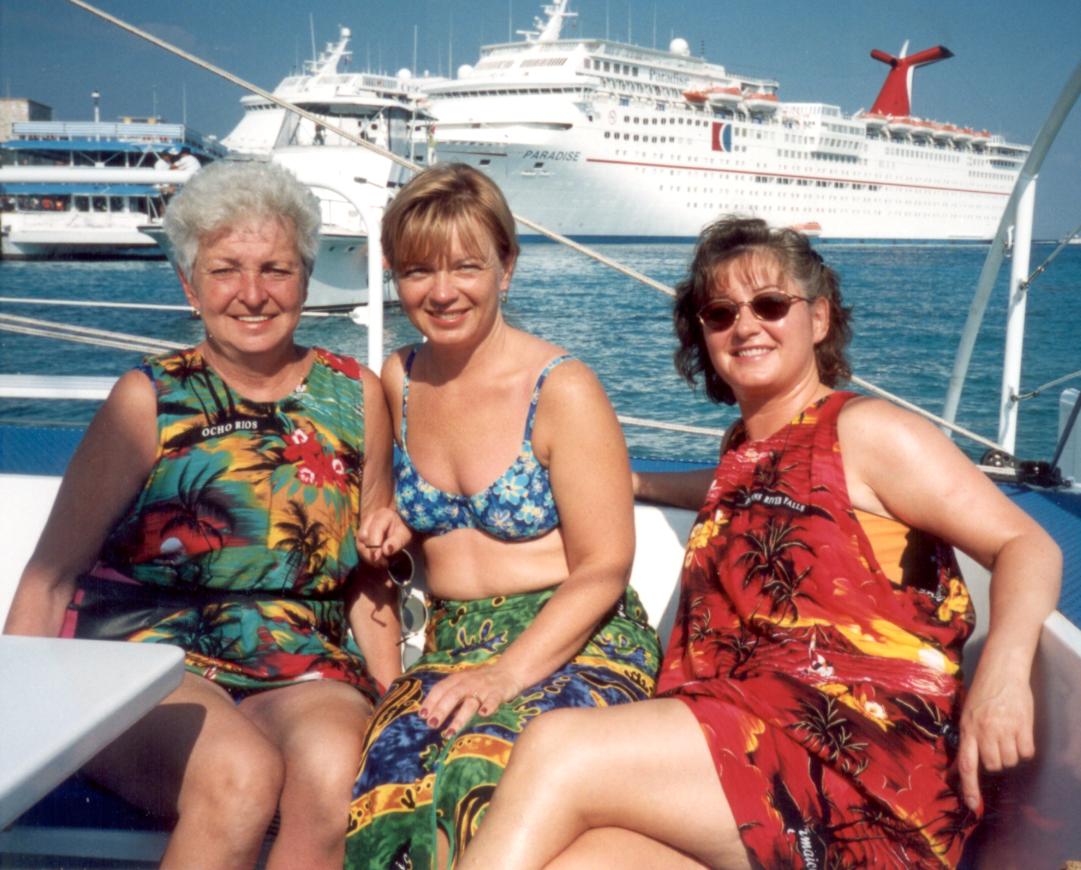 Millie,Donna and Carolyn in Cozumel, November 1999