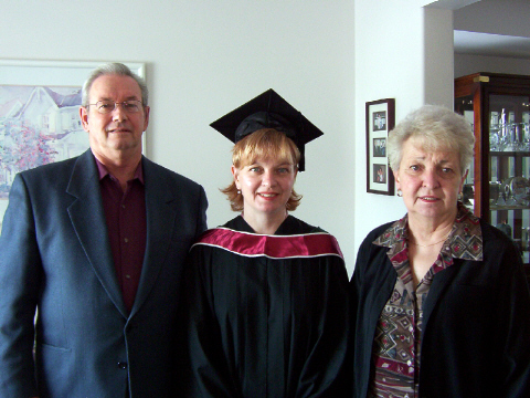 Donna with her proud parents,before the ceremony