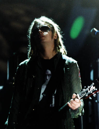 look at the head of that guitar!!!
