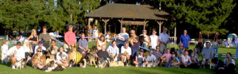 grouppicnicphoto2002.jpg (108205 bytes)