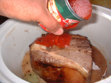 pour tomato sauce on roast