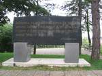 'Borcima i oficirima herojske Crvene Armije  palim oktobra i novembra 1944 godine u zajedničkim borbama protiv faističkog agresora' Sahranjeno 1170