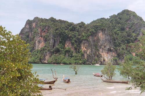 35_ClimbingFaceAoNang