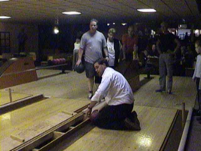 bowling baan defekt.JPG (26211 bytes)