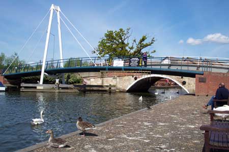 Wroxham foot and road bridge 2005