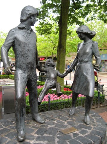 statueinmellsquare.jpg