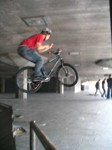 Tom southbank barspin - photo by Cord
