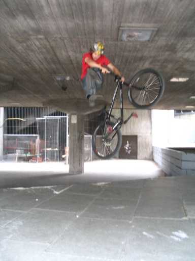 Tom kicking southbank nofoot can - photo by Cord