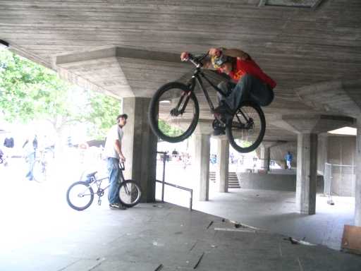 Tom southbank huck n tuck - photo by Cord