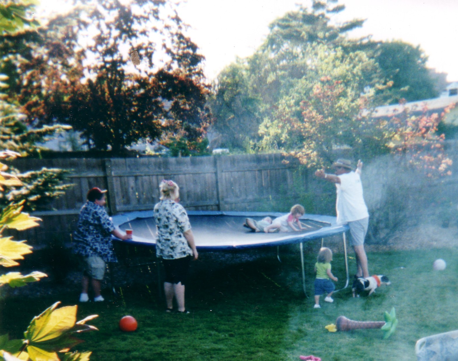 Dad with the kids at Laurie's birthday party.&nbsp; June 1999