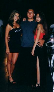 Dwnlow91 and two other sexy ladies