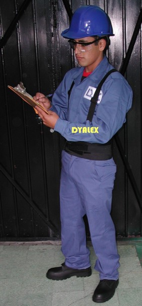 Uniforme con casco