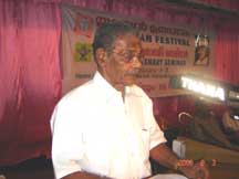 Prof. K. Gopalakrishnan presenting paper on 'Edasseri - The Poet and the Person.'