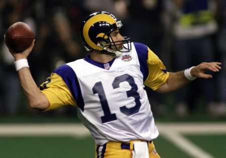 Kurt Warner, MVP of the Superbowl, throws