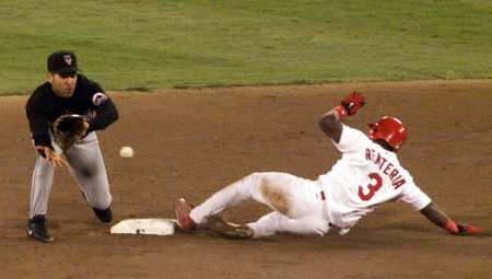 Renteria steals base in the 2nd game.
