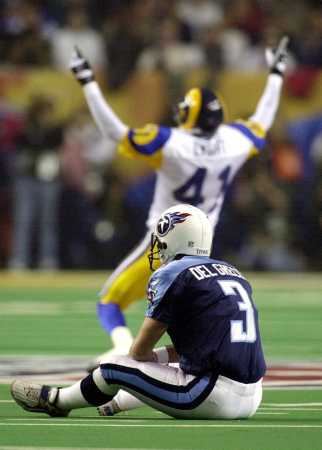 Todd Lyght celebrates the blocked Titans' attempt at a field goal.