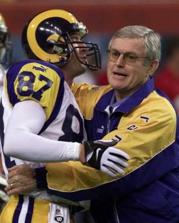 Coach Dick Vermeil hugs Ricky Proehl