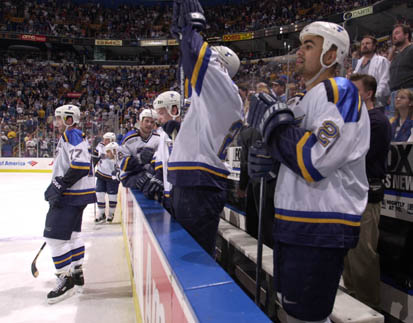 St. Louis bench goes crazy after winning the President's Trophy