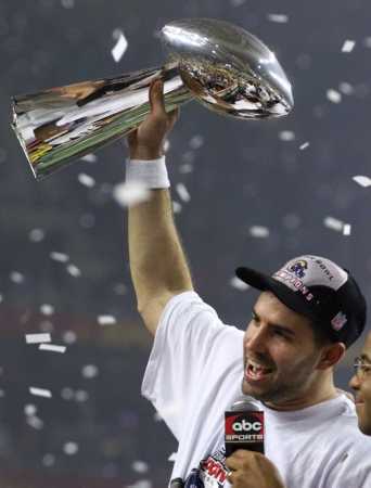 As confetti showers Kurt Warner, he lofts the trophy high