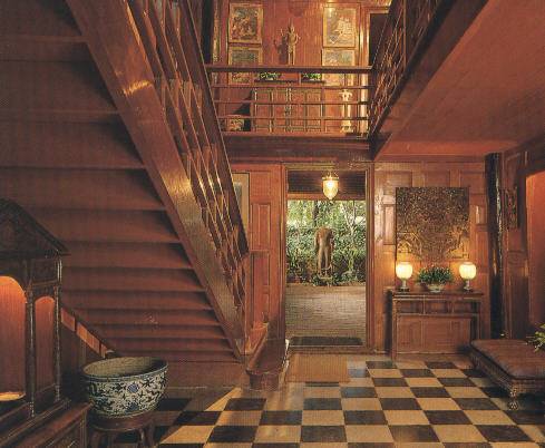 The Jim Thompson museum consists of six teak houses filled with the most amazing art collection from all over SE Asia