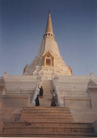 Phu Khao Tong with a beautiful view of Ayutthaya