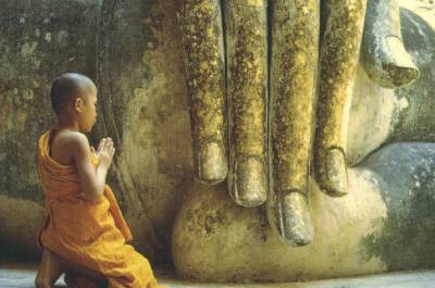Another beautiful, enormous image of the Buddha