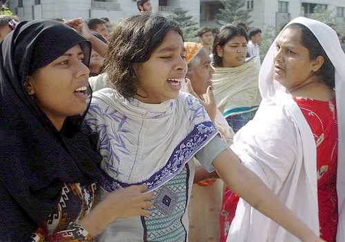 Pakistani women mourning at the loss of life and property
