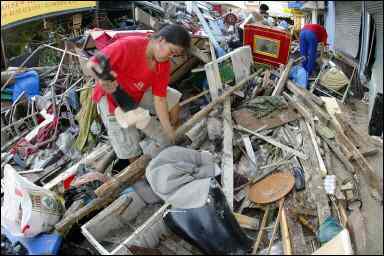 looting at beach showrooms destroyed bu Tsunami wave