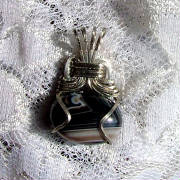 blackagatependant1.jpg
