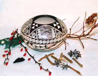 Tewa seed jar by Tyra Tewawina
